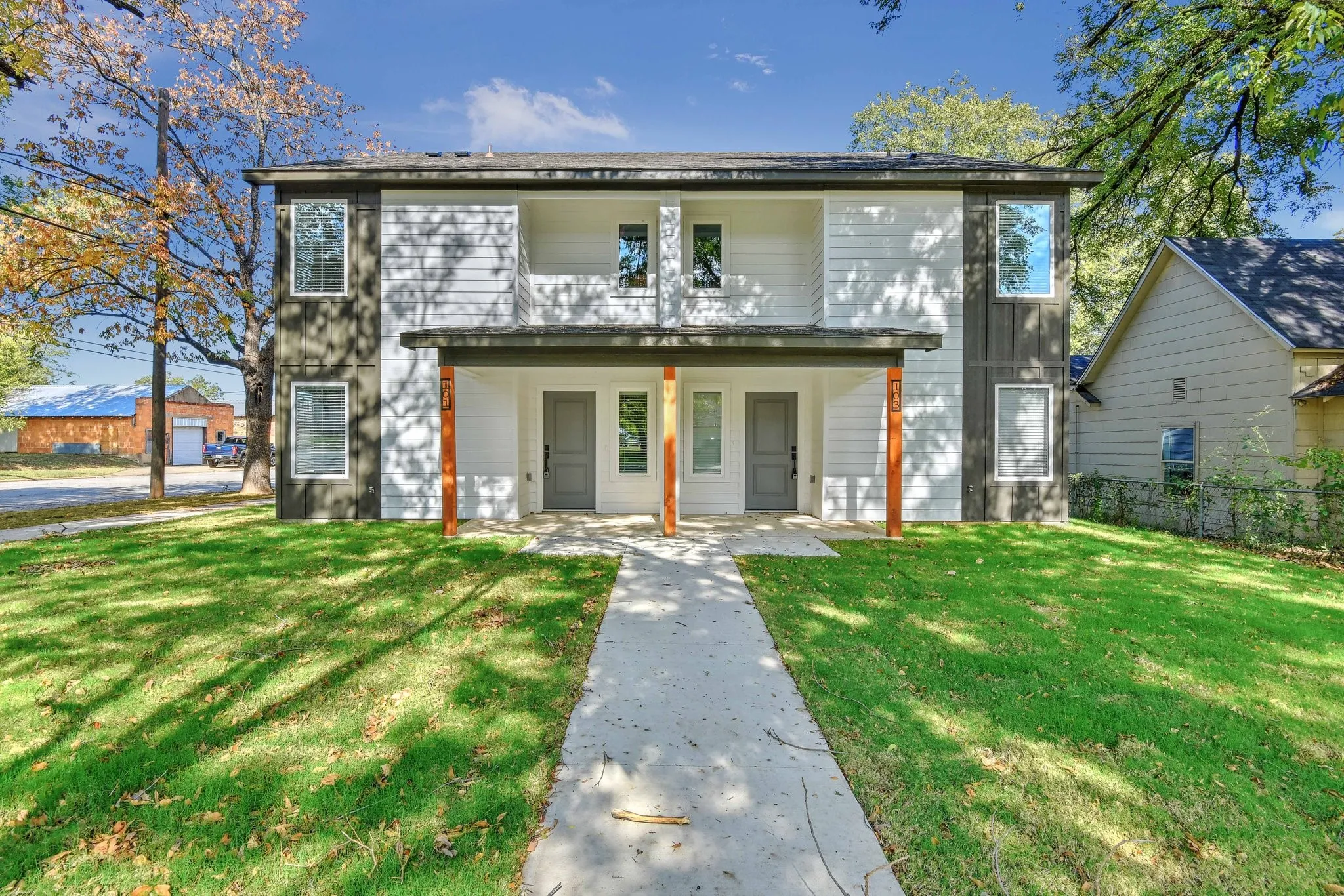 Duplex For Rent in Grayson County , 103 E Bond Street, Denison, Texas 75021, 3 Bedroom, 3 Bathroom, Garage spaces, 1,452 Sqft, built in 2022, mls#21347143, Real Estate Agent in Denison, Homes For Rent in Grayson county, Homes For Rent in Denison, Realtor in Denison Texas, Real Estate Brokerage Independent Realty Texas, Luminita Cordes Realtor