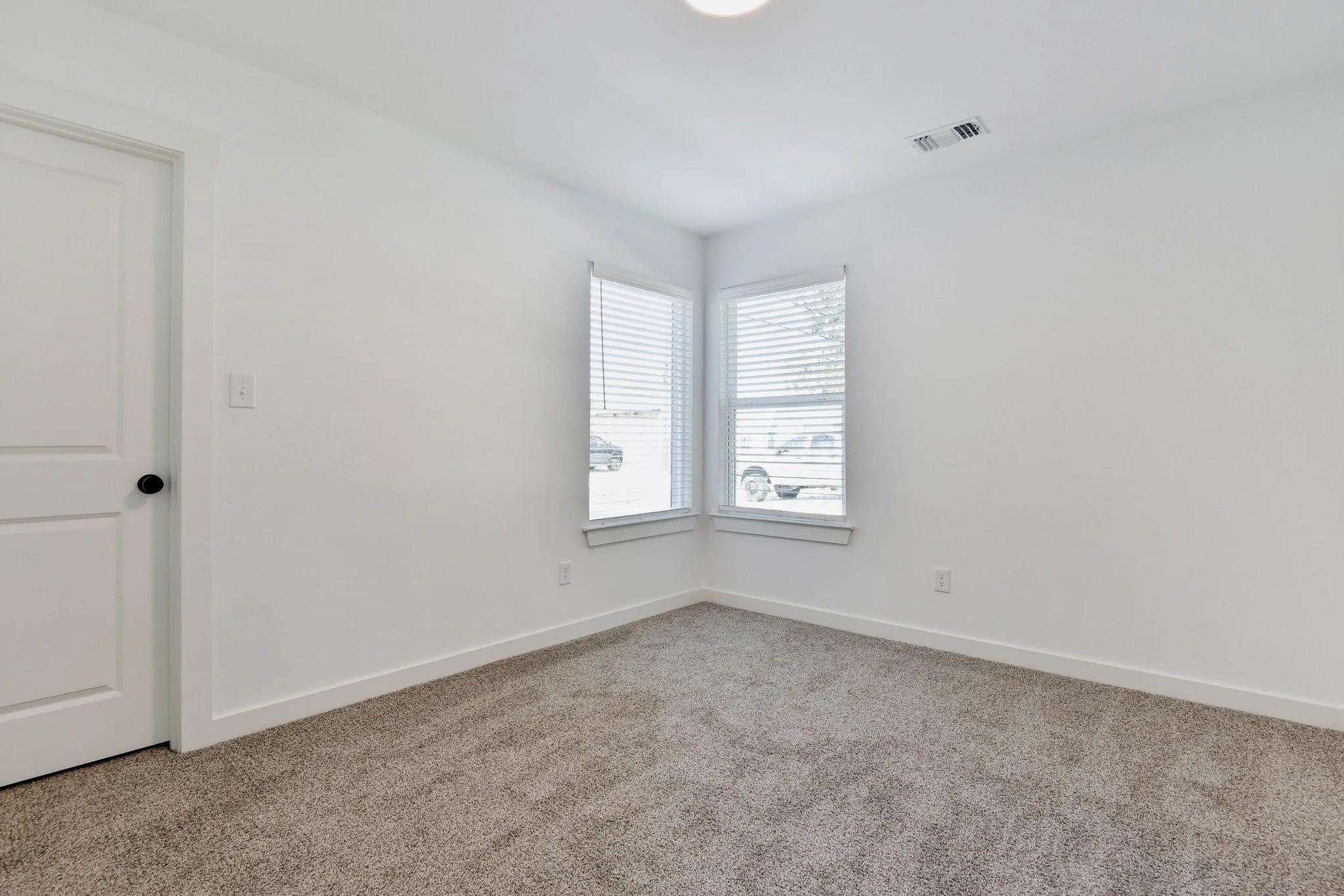Unfurnished room with carpet flooring and baseboards