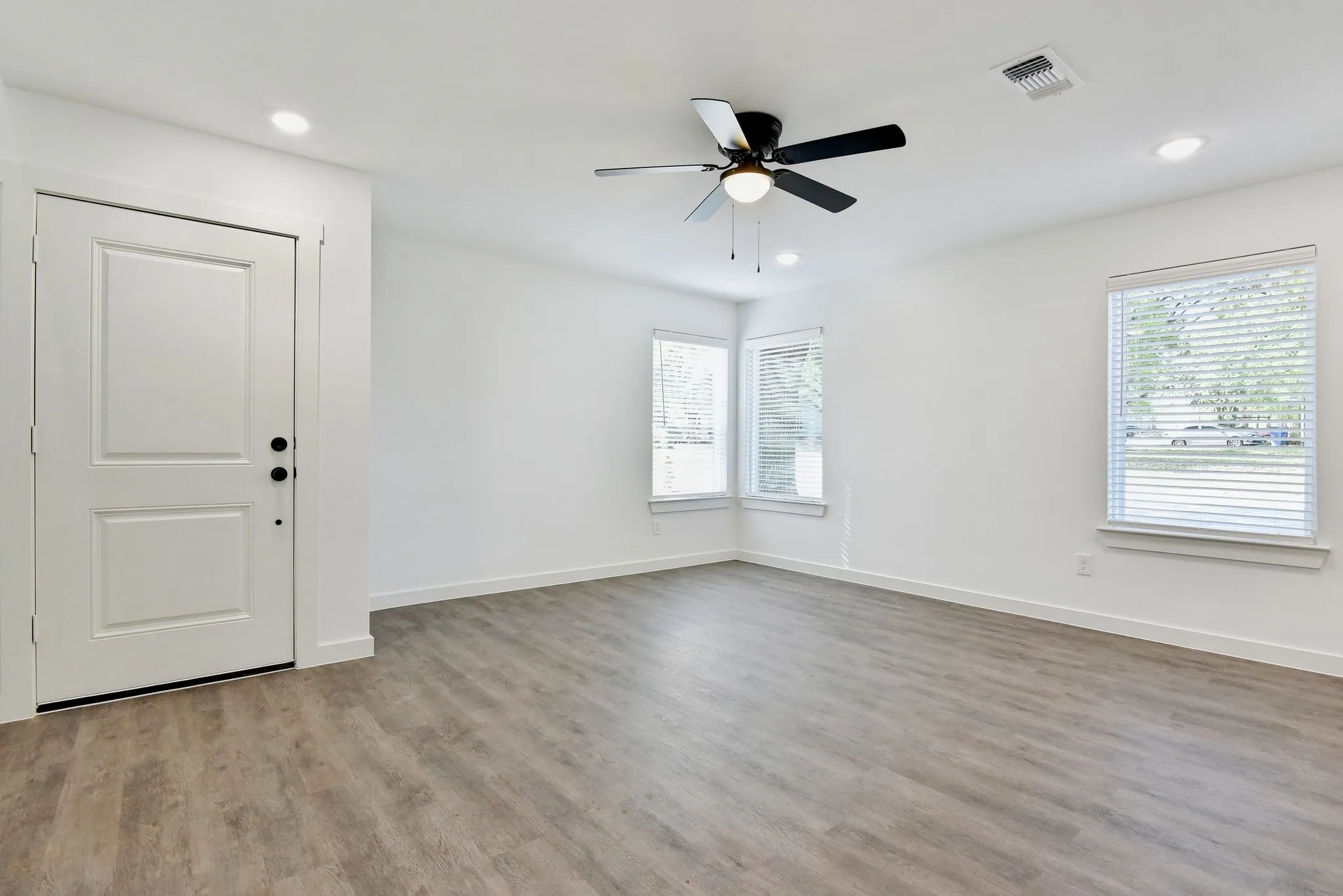 Empty room featuring recessed lighting, light wood-style flooring, and a ceiling fan