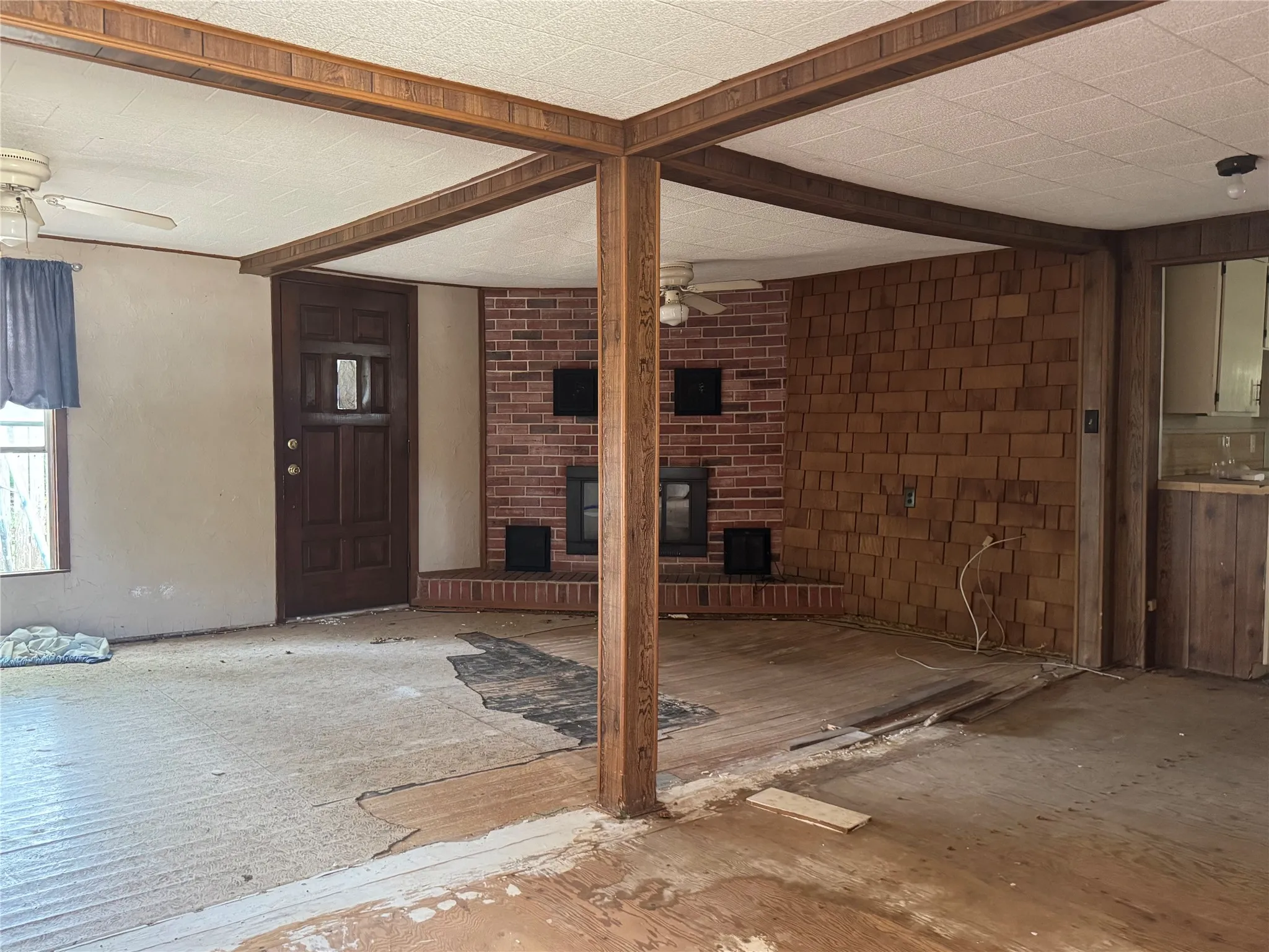 Single Family Residence For Sale in Haskell County , 301 S Ave G, Haskell, Texas 79521, 3 Bedrooms, 2 Bathrooms, Garage spaces, 2,628 Sqft, built in 1930, Price $57,000, mls#21347133, Real Estate Agent in Haskell, Homes For Sale in Haskell county, Homes For Sale in Haskell, Realtor in Haskell Texas, Real Estate Brokerage Independent Realty Texas, Luminita Cordes Realtor