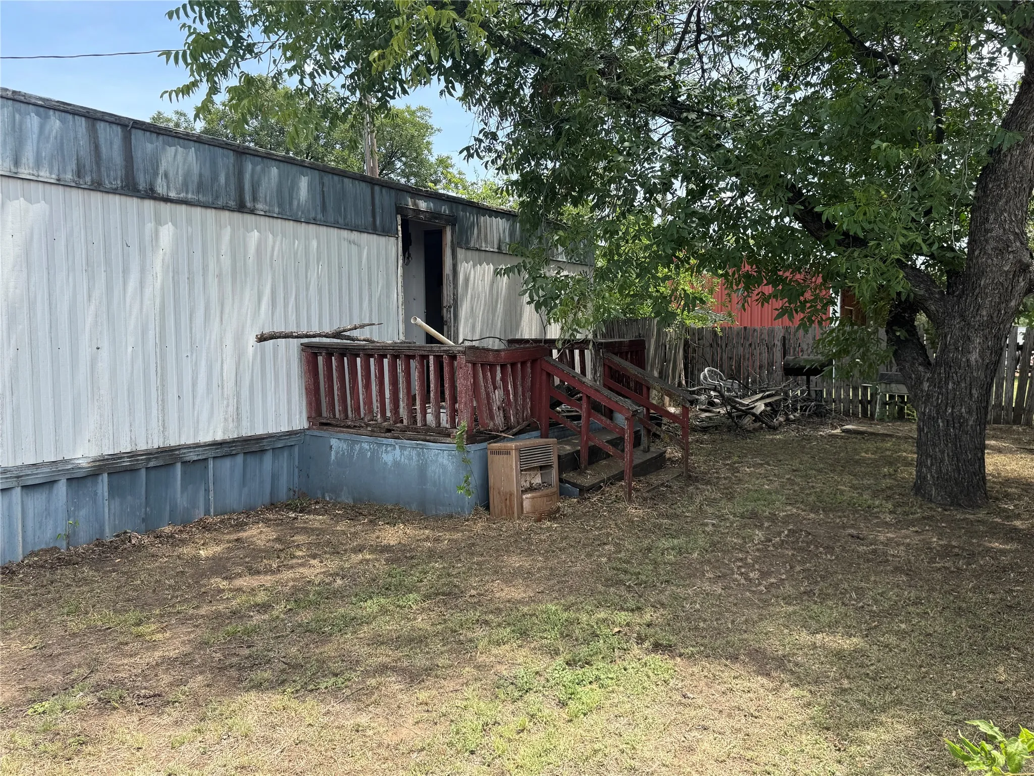 Single Family Residence For Sale in Haskell County , 301 S Ave G, Haskell, Texas 79521, 3 Bedrooms, 2 Bathrooms, Garage spaces, 2,628 Sqft, built in 1930, Price $57,000, mls#21347133, Real Estate Agent in Haskell, Homes For Sale in Haskell county, Homes For Sale in Haskell, Realtor in Haskell Texas, Real Estate Brokerage Independent Realty Texas, Luminita Cordes Realtor