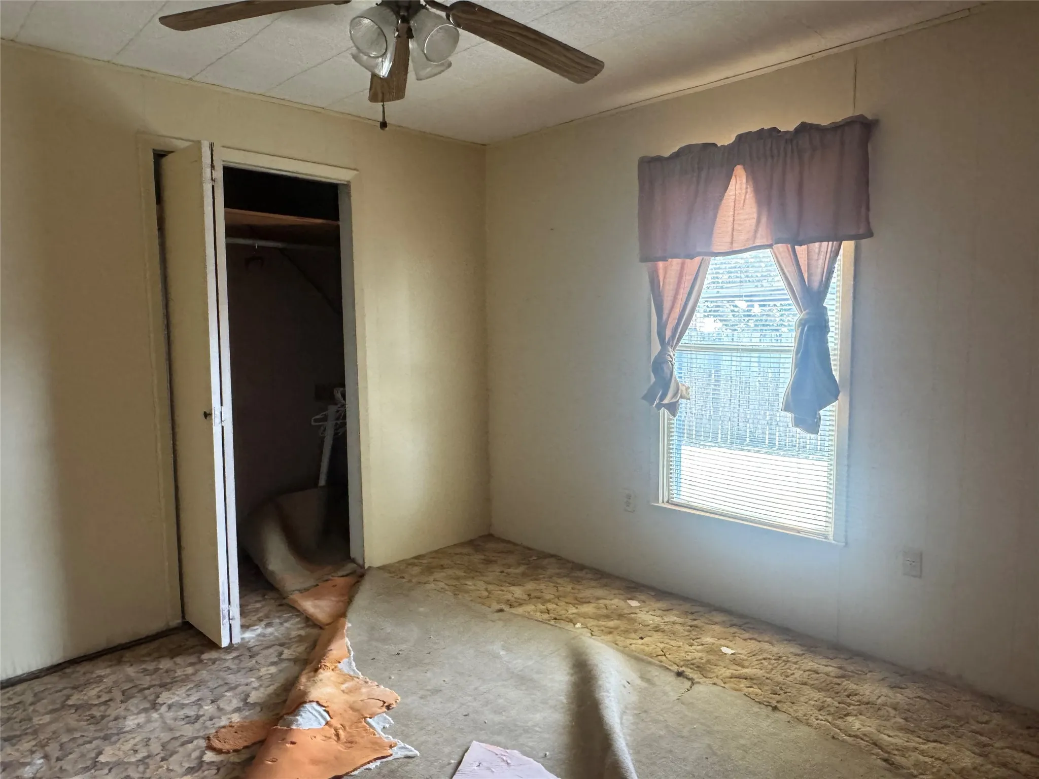 Single Family Residence For Sale in Haskell County , 301 S Ave G, Haskell, Texas 79521, 3 Bedrooms, 2 Bathrooms, Garage spaces, 2,628 Sqft, built in 1930, Price $57,000, mls#21347133, Real Estate Agent in Haskell, Homes For Sale in Haskell county, Homes For Sale in Haskell, Realtor in Haskell Texas, Real Estate Brokerage Independent Realty Texas, Luminita Cordes Realtor