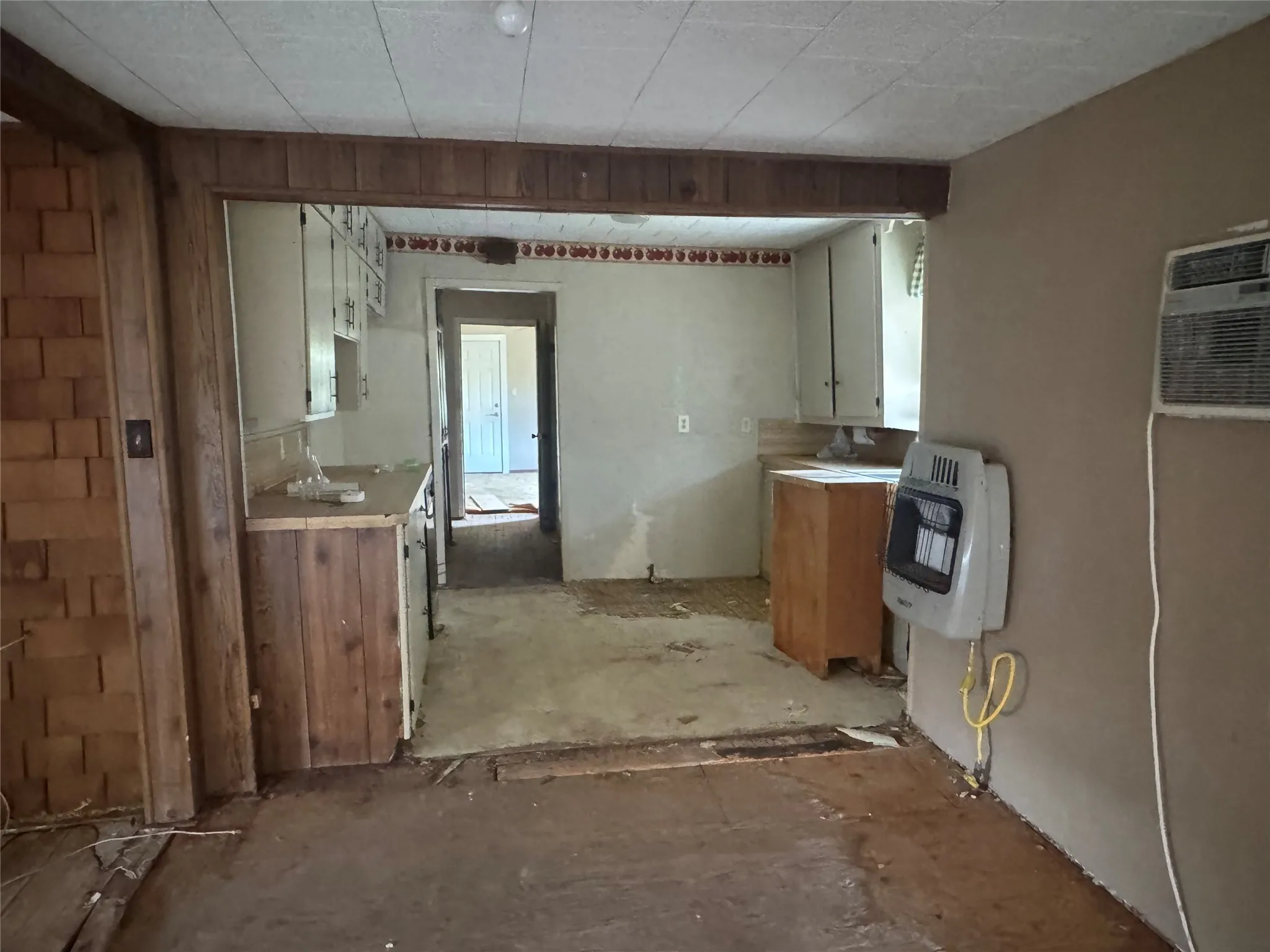 Single Family Residence For Sale in Haskell County , 301 S Ave G, Haskell, Texas 79521, 3 Bedrooms, 2 Bathrooms, Garage spaces, 2,628 Sqft, built in 1930, Price $57,000, mls#21347133, Real Estate Agent in Haskell, Homes For Sale in Haskell county, Homes For Sale in Haskell, Realtor in Haskell Texas, Real Estate Brokerage Independent Realty Texas, Luminita Cordes Realtor