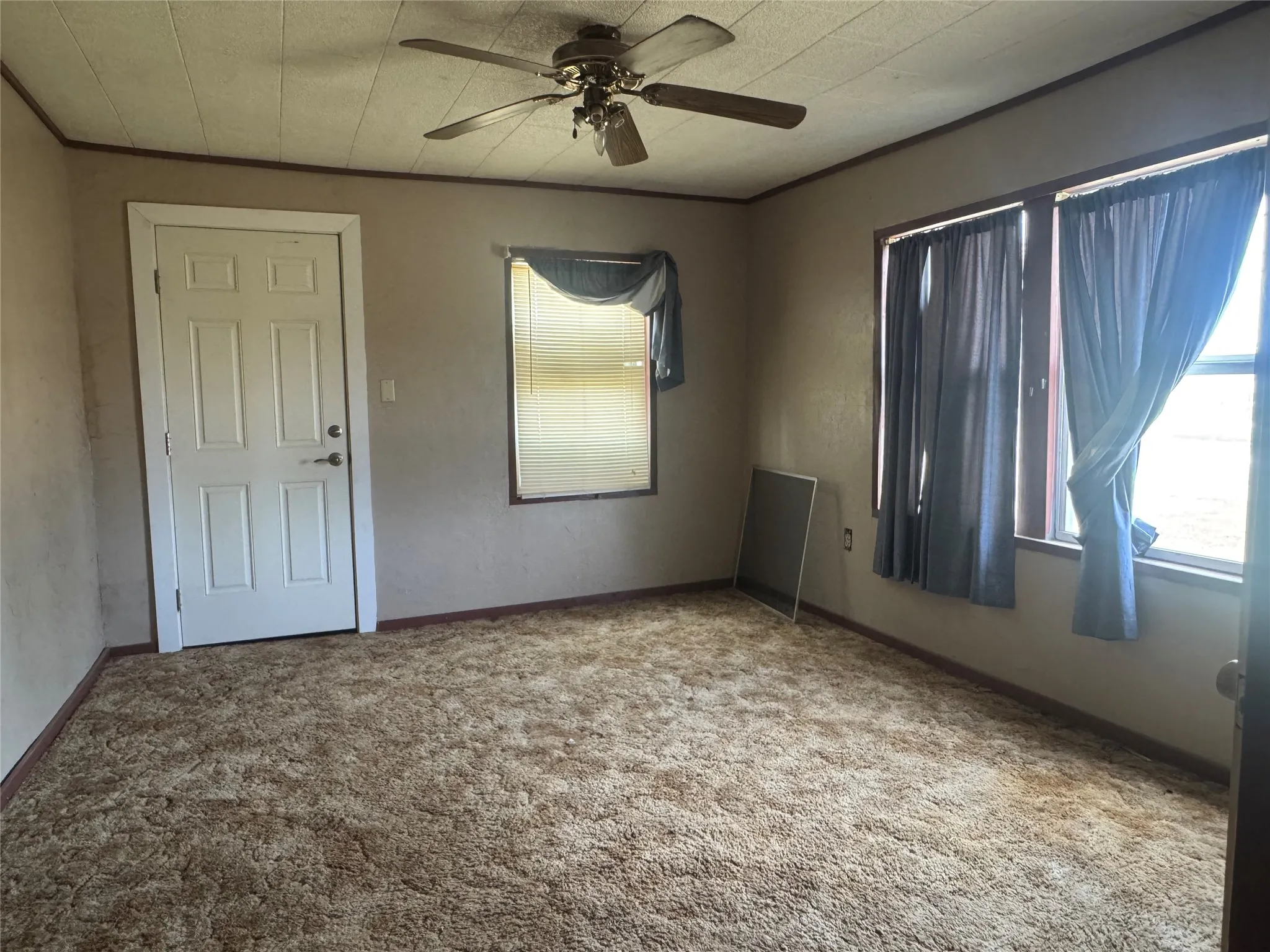 Single Family Residence For Sale in Haskell County , 301 S Ave G, Haskell, Texas 79521, 3 Bedrooms, 2 Bathrooms, Garage spaces, 2,628 Sqft, built in 1930, Price $57,000, mls#21347133, Real Estate Agent in Haskell, Homes For Sale in Haskell county, Homes For Sale in Haskell, Realtor in Haskell Texas, Real Estate Brokerage Independent Realty Texas, Luminita Cordes Realtor
