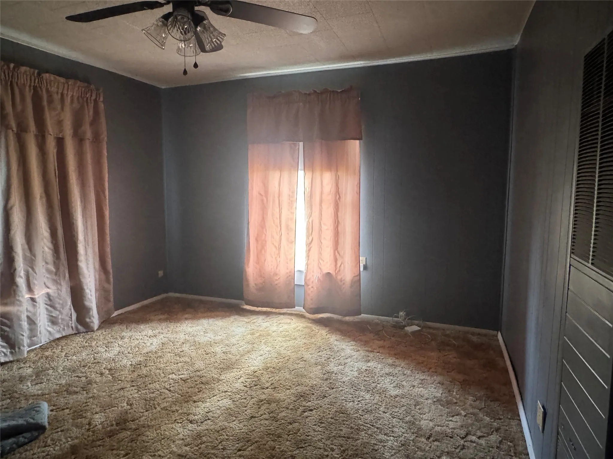 Single Family Residence For Sale in Haskell County , 301 S Ave G, Haskell, Texas 79521, 3 Bedrooms, 2 Bathrooms, Garage spaces, 2,628 Sqft, built in 1930, Price $57,000, mls#21347133, Real Estate Agent in Haskell, Homes For Sale in Haskell county, Homes For Sale in Haskell, Realtor in Haskell Texas, Real Estate Brokerage Independent Realty Texas, Luminita Cordes Realtor