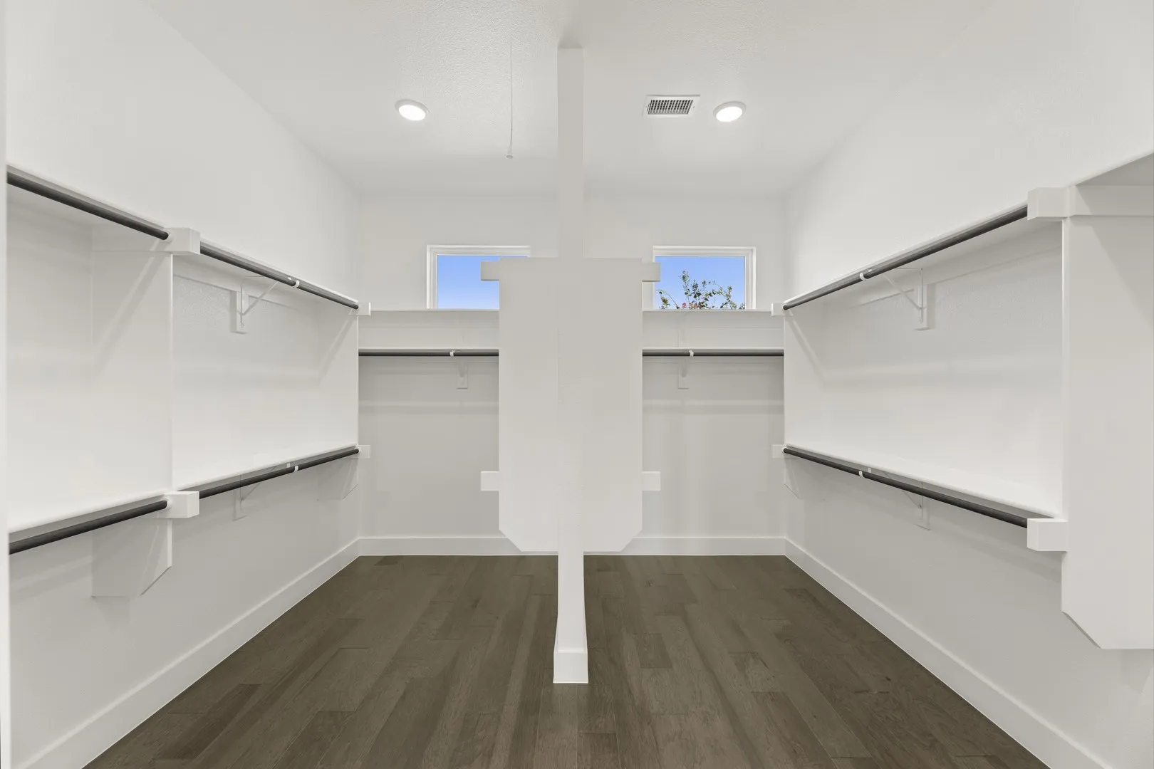 21. 5098 Ivy Bridge - Closet