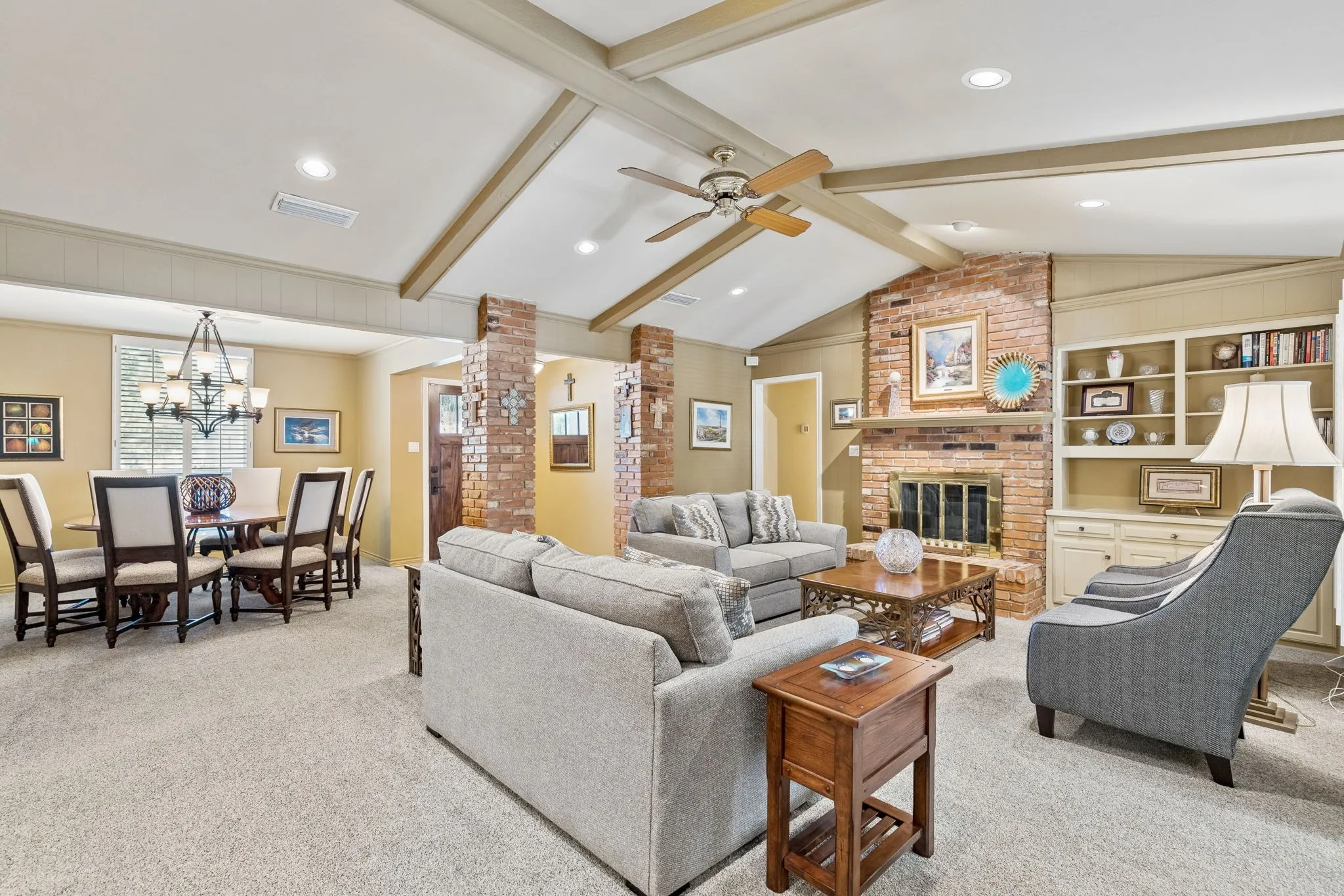 Single Family Residence For Sale in Dallas County , 7118 Winedale Drive, Dallas, Texas 75231, 4 Bedroom, 3 Bathroom, 2 Garage spaces, 2,887 Sqft, built in 1976, mls#21345713, Real Estate Agent in Dallas, Homes For Sale in Dallas county, Homes For Sale in Dallas, Realtor in Dallas Texas, Real Estate Brokerage Independent Realty Texas, Luminita Cordes Realtor