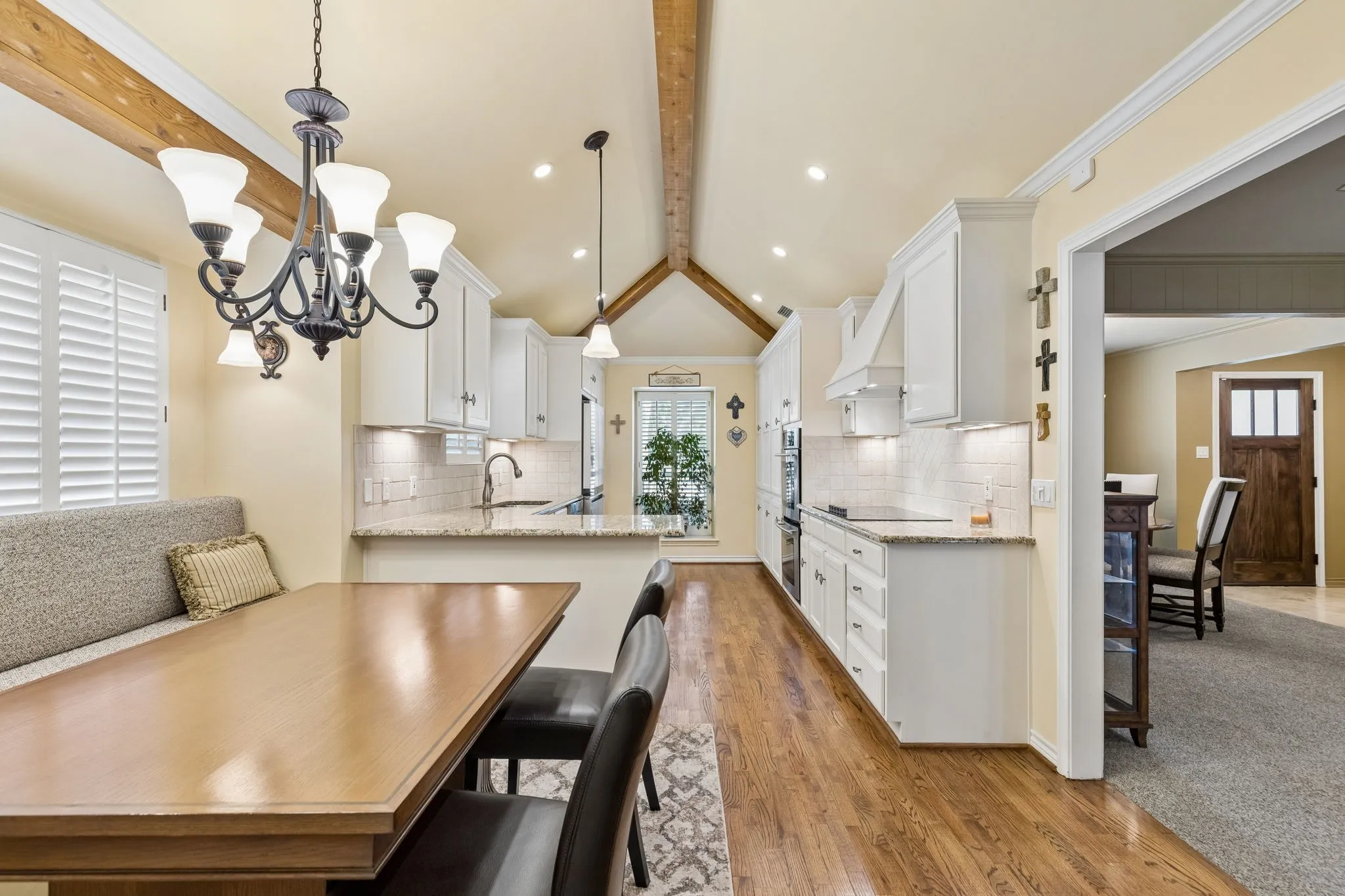 Single Family Residence For Sale in Dallas County , 7118 Winedale Drive, Dallas, Texas 75231, 4 Bedroom, 3 Bathroom, 2 Garage spaces, 2,887 Sqft, built in 1976, mls#21345713, Real Estate Agent in Dallas, Homes For Sale in Dallas county, Homes For Sale in Dallas, Realtor in Dallas Texas, Real Estate Brokerage Independent Realty Texas, Luminita Cordes Realtor