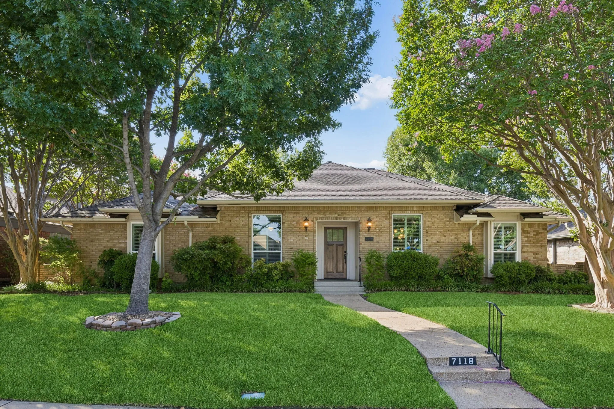 Single Family Residence For Sale in Dallas County , 7118 Winedale Drive, Dallas, Texas 75231, 4 Bedroom, 3 Bathroom, 2 Garage spaces, 2,887 Sqft, built in 1976, mls#21345713, Real Estate Agent in Dallas, Homes For Sale in Dallas county, Homes For Sale in Dallas, Realtor in Dallas Texas, Real Estate Brokerage Independent Realty Texas, Luminita Cordes Realtor