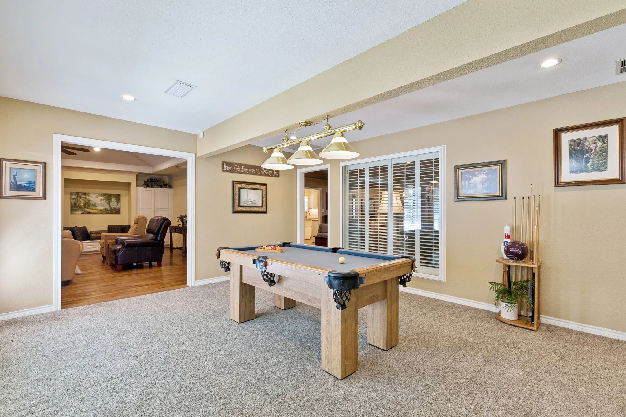 Single Family Residence For Sale in Dallas County , 7118 Winedale Drive, Dallas, Texas 75231, 4 Bedroom, 3 Bathroom, 2 Garage spaces, 2,887 Sqft, built in 1976, mls#21345713, Real Estate Agent in Dallas, Homes For Sale in Dallas county, Homes For Sale in Dallas, Realtor in Dallas Texas, Real Estate Brokerage Independent Realty Texas, Luminita Cordes Realtor