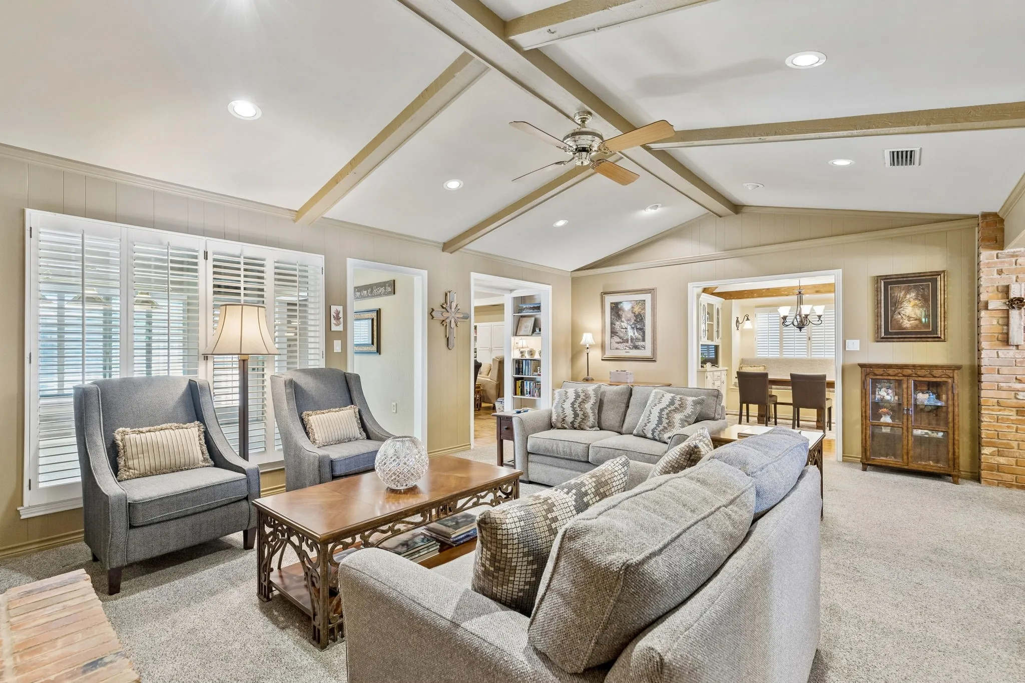 Single Family Residence For Sale in Dallas County , 7118 Winedale Drive, Dallas, Texas 75231, 4 Bedroom, 3 Bathroom, 2 Garage spaces, 2,887 Sqft, built in 1976, mls#21345713, Real Estate Agent in Dallas, Homes For Sale in Dallas county, Homes For Sale in Dallas, Realtor in Dallas Texas, Real Estate Brokerage Independent Realty Texas, Luminita Cordes Realtor
