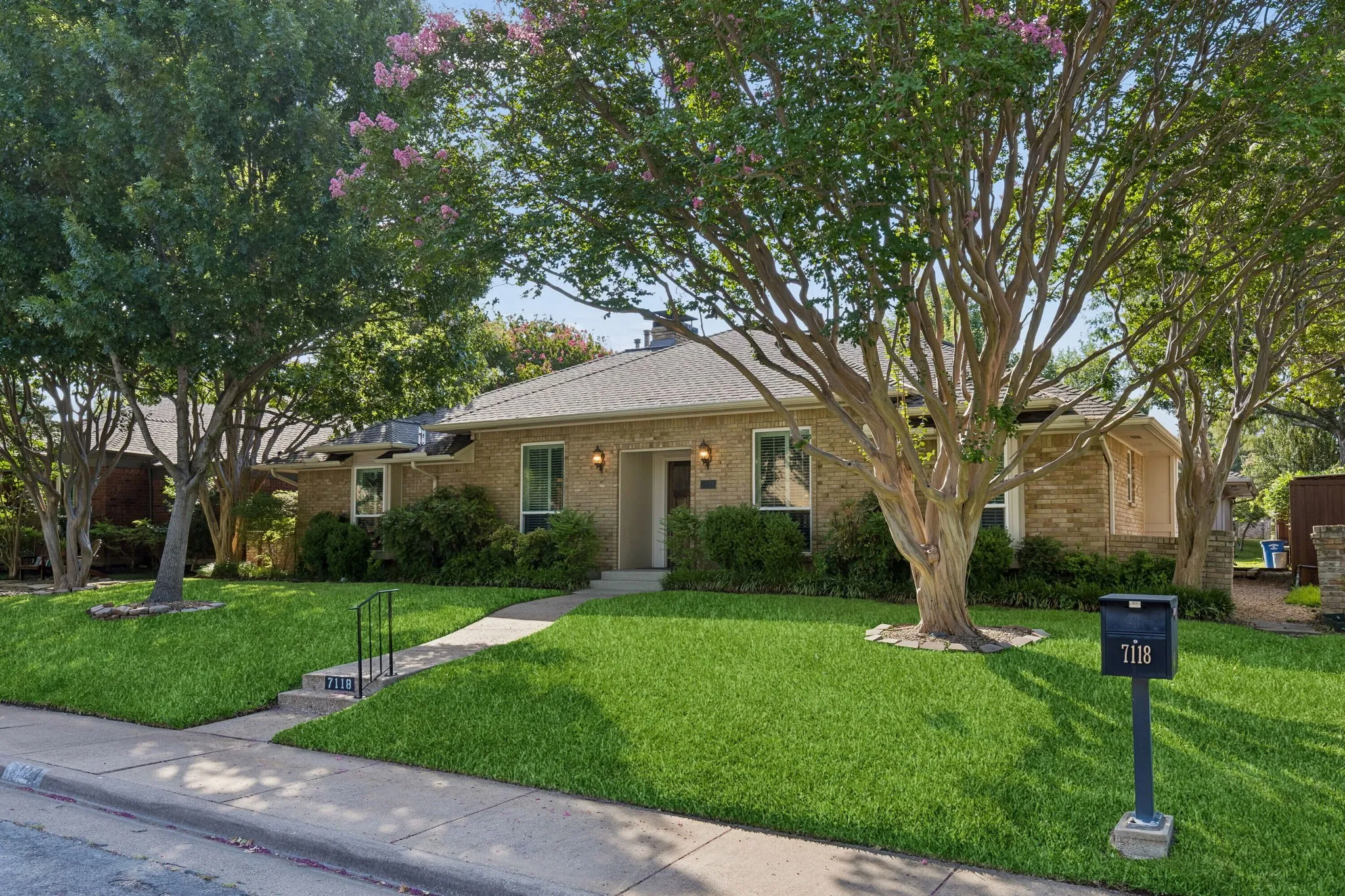 Single Family Residence For Sale in Dallas County , 7118 Winedale Drive, Dallas, Texas 75231, 4 Bedroom, 3 Bathroom, 2 Garage spaces, 2,887 Sqft, built in 1976, mls#21345713, Real Estate Agent in Dallas, Homes For Sale in Dallas county, Homes For Sale in Dallas, Realtor in Dallas Texas, Real Estate Brokerage Independent Realty Texas, Luminita Cordes Realtor