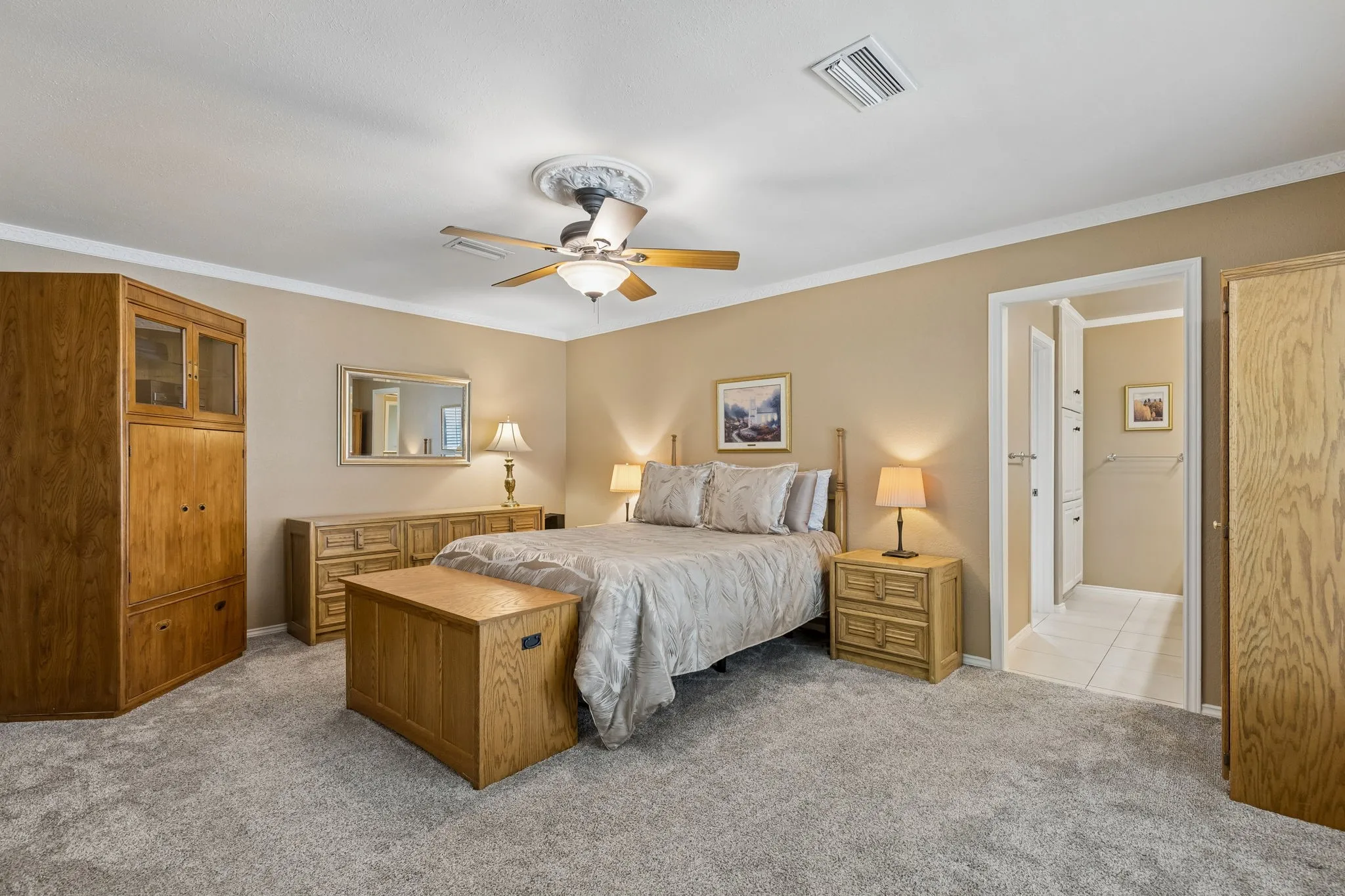 Single Family Residence For Sale in Dallas County , 7118 Winedale Drive, Dallas, Texas 75231, 4 Bedroom, 3 Bathroom, 2 Garage spaces, 2,887 Sqft, built in 1976, mls#21345713, Real Estate Agent in Dallas, Homes For Sale in Dallas county, Homes For Sale in Dallas, Realtor in Dallas Texas, Real Estate Brokerage Independent Realty Texas, Luminita Cordes Realtor