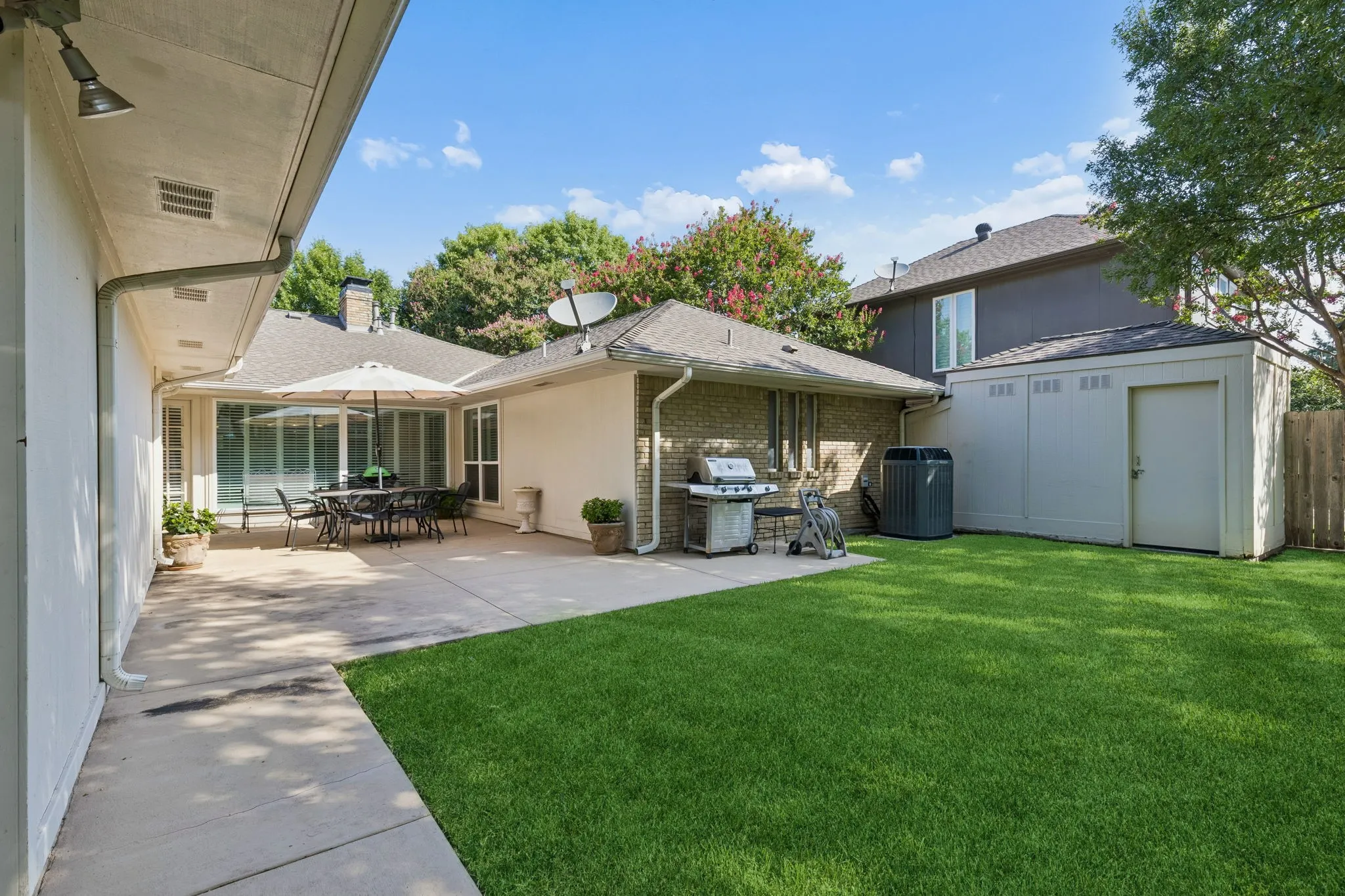 Single Family Residence For Sale in Dallas County , 7118 Winedale Drive, Dallas, Texas 75231, 4 Bedroom, 3 Bathroom, 2 Garage spaces, 2,887 Sqft, built in 1976, mls#21345713, Real Estate Agent in Dallas, Homes For Sale in Dallas county, Homes For Sale in Dallas, Realtor in Dallas Texas, Real Estate Brokerage Independent Realty Texas, Luminita Cordes Realtor