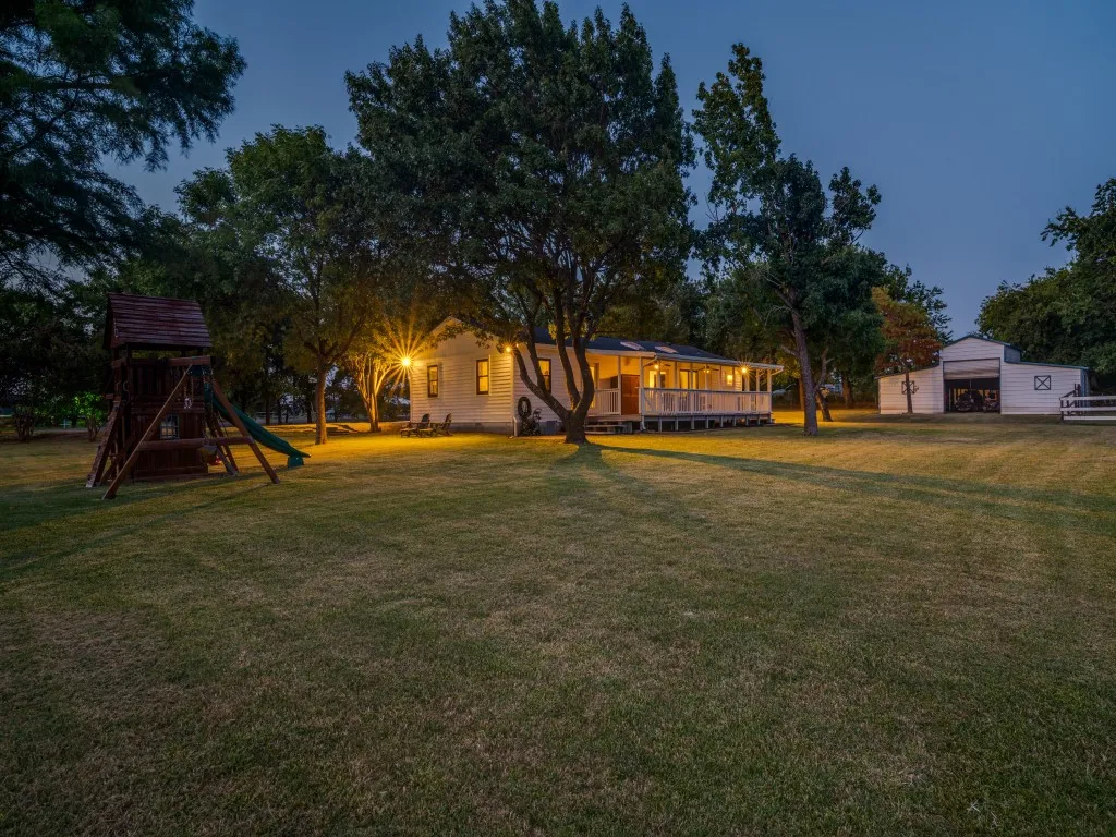 Farm For Sale in Collin County , 11689 County Road 586, Royse City, Texas 75189, 3 Bedroom, 2 Bathroom, Garage spaces, 1,474 Sqft, built in 1986, mls#21341872, Real Estate Agent in Royse City, Homes For Sale in Collin county, Homes For Sale in Royse City, Realtor in Royse City Texas, Real Estate Brokerage Independent Realty Texas, Luminita Cordes Realtor