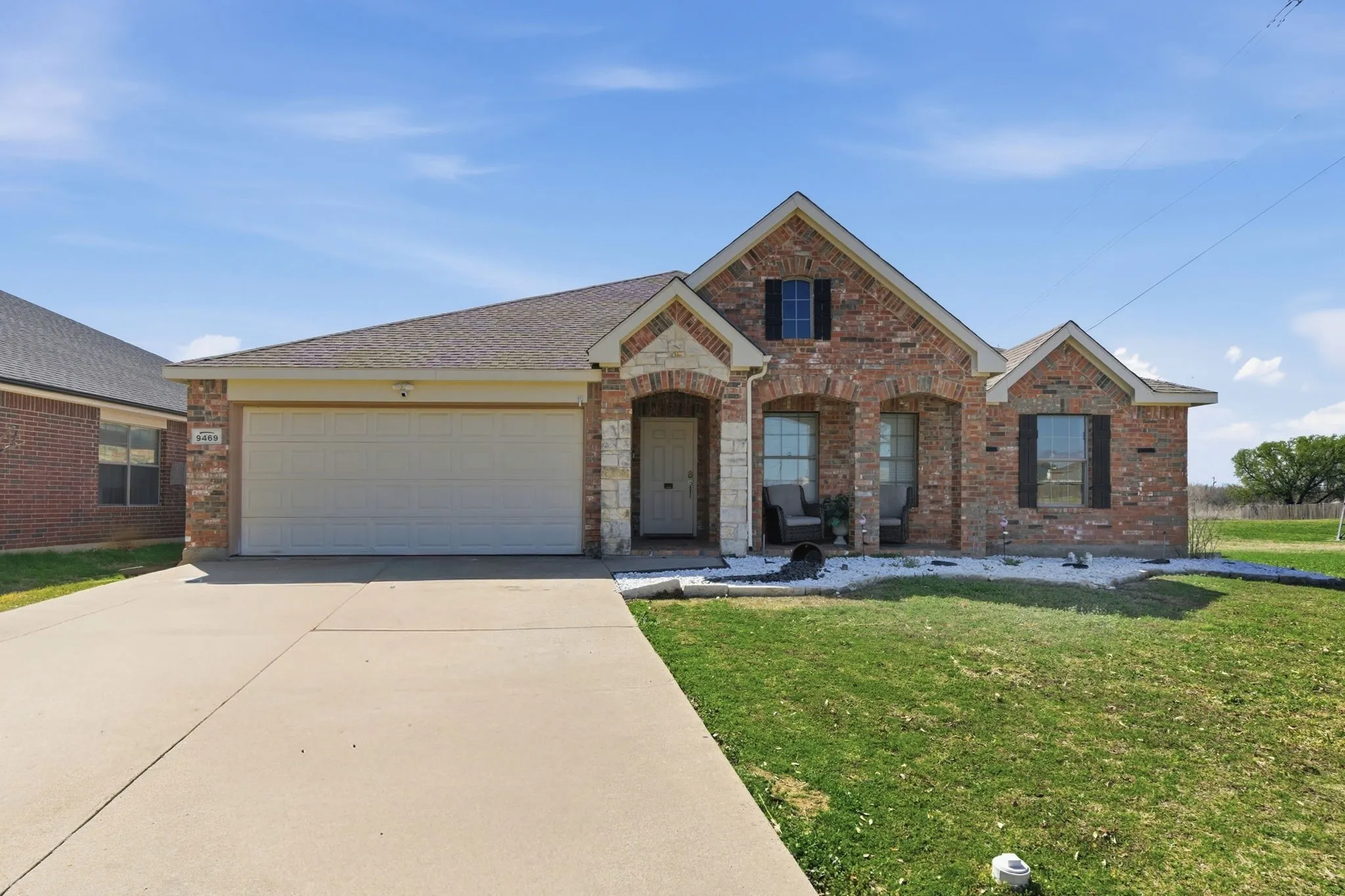 Single Family Residence For Sale in Tarrant County , 9469 Fox Hill Drive, Fort Worth, Texas 76131, 3 Bedroom, 2 Bathroom, 2 Garage spaces, 2,380 Sqft, built in 2006, mls#21347154, Real Estate Agent in Fort Worth, Homes For Sale in Tarrant county, Homes For Sale in Fort Worth, Realtor in Fort Worth Texas, Real Estate Brokerage Independent Realty Texas, Luminita Cordes Realtor