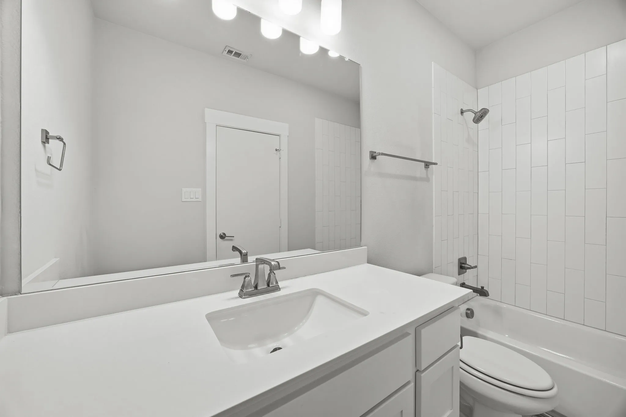Condominium For Sale in Dallas County , 625 N Tyler Street 402, Dallas, Texas 75208, 2 Bedroom, 3 Bathroom, 2 Garage spaces, 2,163 Sqft, built in 2020, Price $499,000, mls#21345091, Real Estate Agent in Dallas, Homes For Sale in Dallas county, Homes For Sale in Dallas, Realtor in Dallas Texas, Real Estate Brokerage Independent Realty Texas, Luminita Cordes Realtor