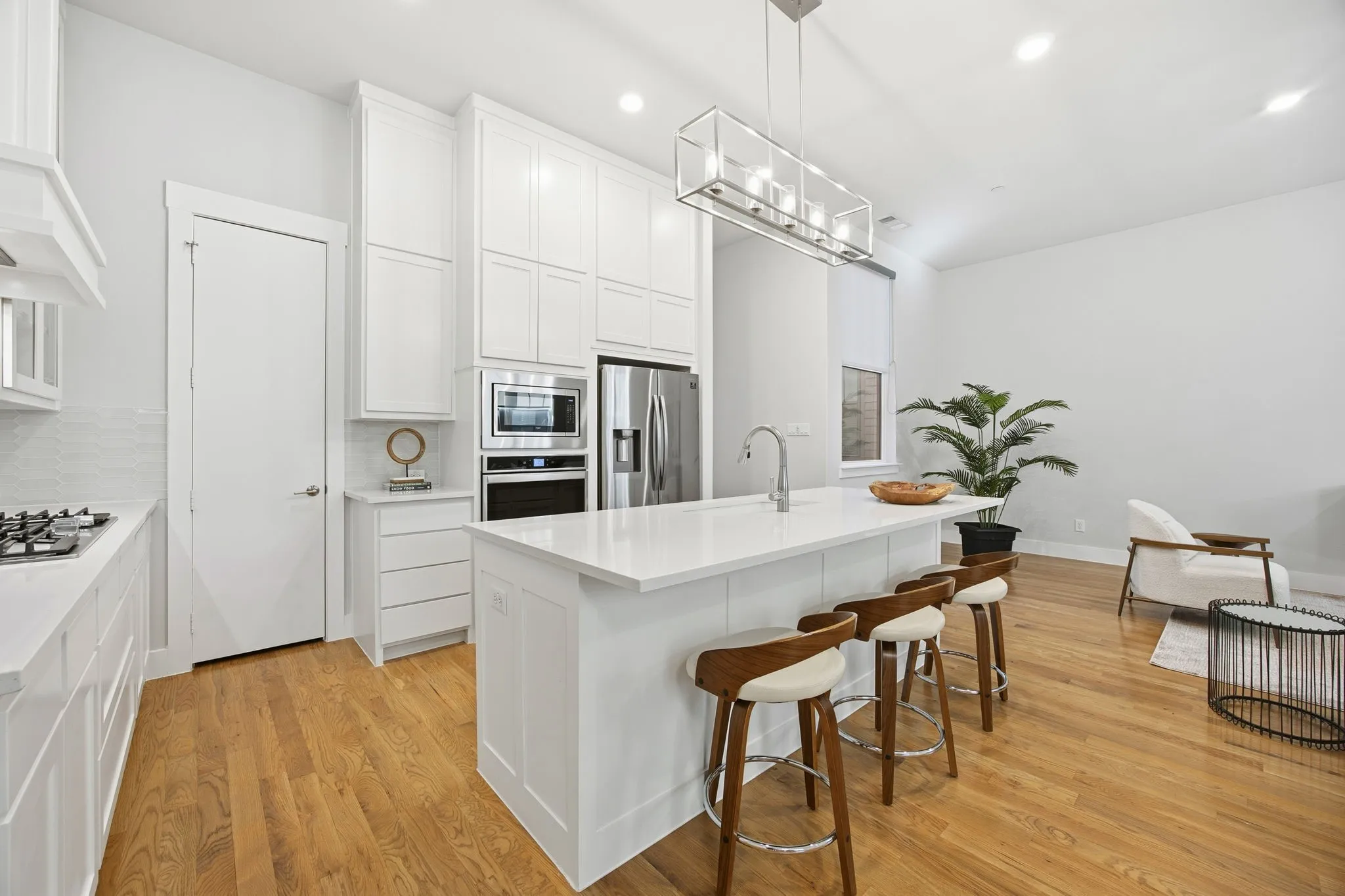 Condominium For Sale in Dallas County , 625 N Tyler Street 402, Dallas, Texas 75208, 2 Bedroom, 3 Bathroom, 2 Garage spaces, 2,163 Sqft, built in 2020, Price $499,000, mls#21345091, Real Estate Agent in Dallas, Homes For Sale in Dallas county, Homes For Sale in Dallas, Realtor in Dallas Texas, Real Estate Brokerage Independent Realty Texas, Luminita Cordes Realtor