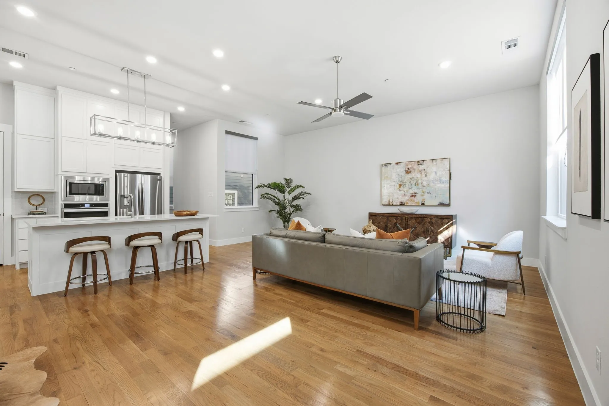 Condominium For Sale in Dallas County , 625 N Tyler Street 402, Dallas, Texas 75208, 2 Bedroom, 3 Bathroom, 2 Garage spaces, 2,163 Sqft, built in 2020, Price $499,000, mls#21345091, Real Estate Agent in Dallas, Homes For Sale in Dallas county, Homes For Sale in Dallas, Realtor in Dallas Texas, Real Estate Brokerage Independent Realty Texas, Luminita Cordes Realtor