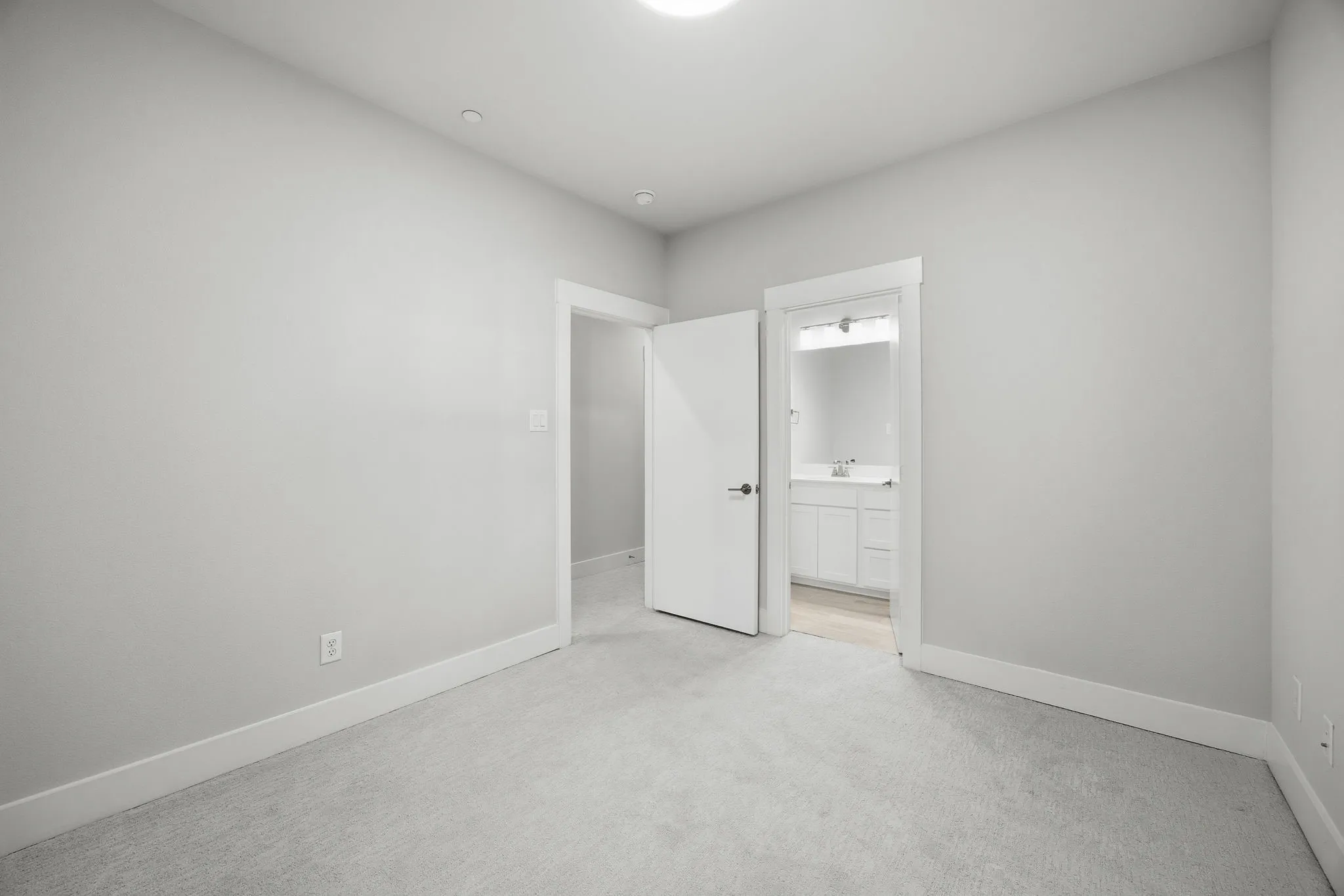 Condominium For Sale in Dallas County , 625 N Tyler Street 402, Dallas, Texas 75208, 2 Bedroom, 3 Bathroom, 2 Garage spaces, 2,163 Sqft, built in 2020, Price $499,000, mls#21345091, Real Estate Agent in Dallas, Homes For Sale in Dallas county, Homes For Sale in Dallas, Realtor in Dallas Texas, Real Estate Brokerage Independent Realty Texas, Luminita Cordes Realtor