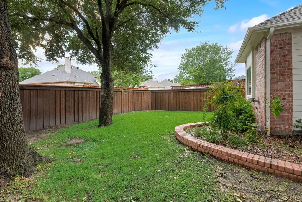 Single Family Residence For Sale in Collin County , 11781 Humberside Drive, Frisco, Texas 75035, 3 Bedroom, 2 Bathroom, 2 Garage spaces, 2,454 Sqft, built in 2000, mls#21324276, Real Estate Agent in Frisco, Homes For Sale in Collin county, Homes For Sale in Frisco, Realtor in Frisco Texas, Real Estate Brokerage Independent Realty Texas, Luminita Cordes Realtor