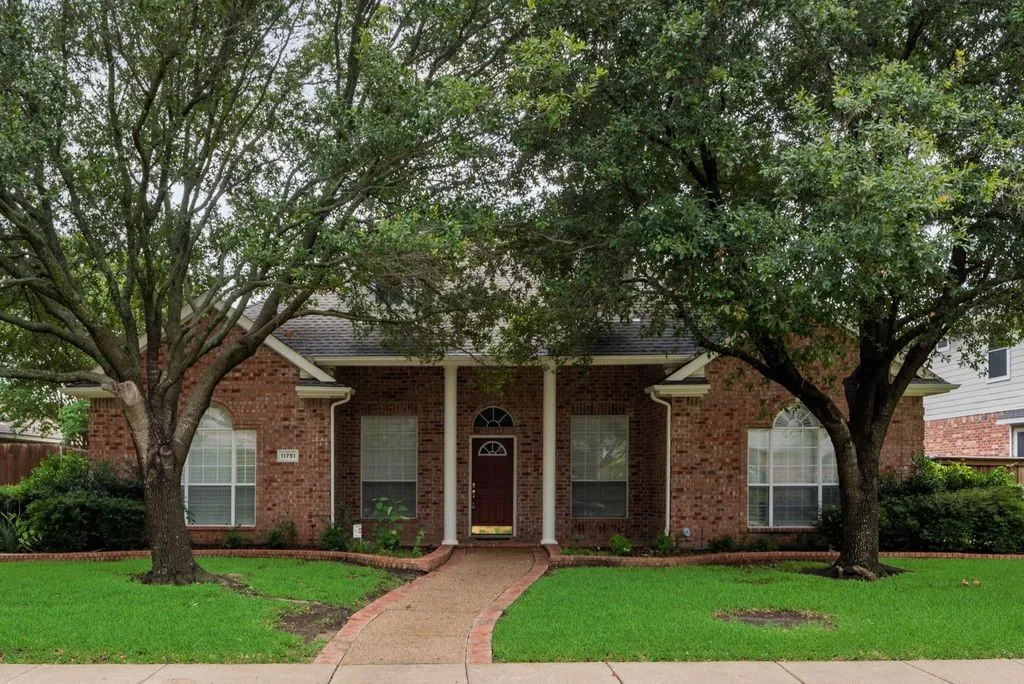 Single Family Residence For Sale in Collin County , 11781 Humberside Drive, Frisco, Texas 75035, 3 Bedroom, 2 Bathroom, 2 Garage spaces, 2,454 Sqft, built in 2000, mls#21324276, Real Estate Agent in Frisco, Homes For Sale in Collin county, Homes For Sale in Frisco, Realtor in Frisco Texas, Real Estate Brokerage Independent Realty Texas, Luminita Cordes Realtor