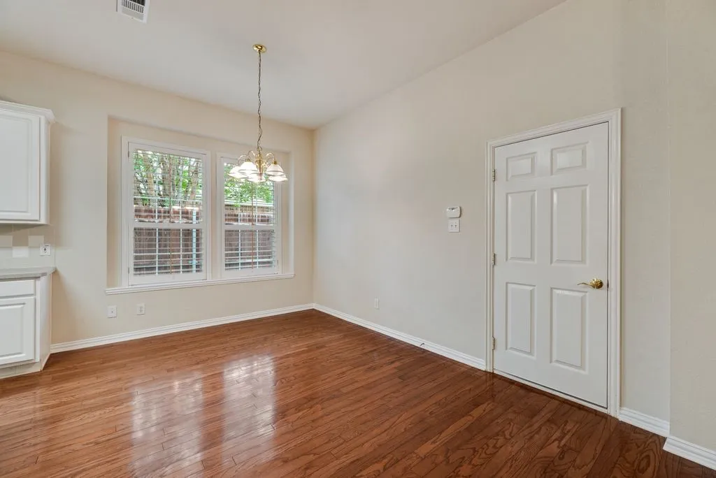 Single Family Residence For Sale in Collin County , 11781 Humberside Drive, Frisco, Texas 75035, 3 Bedroom, 2 Bathroom, 2 Garage spaces, 2,454 Sqft, built in 2000, mls#21324276, Real Estate Agent in Frisco, Homes For Sale in Collin county, Homes For Sale in Frisco, Realtor in Frisco Texas, Real Estate Brokerage Independent Realty Texas, Luminita Cordes Realtor