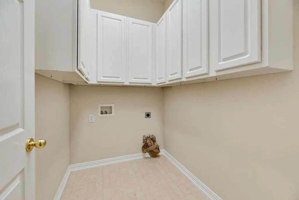 Single Family Residence For Sale in Collin County , 11781 Humberside Drive, Frisco, Texas 75035, 3 Bedroom, 2 Bathroom, 2 Garage spaces, 2,454 Sqft, built in 2000, mls#21324276, Real Estate Agent in Frisco, Homes For Sale in Collin county, Homes For Sale in Frisco, Realtor in Frisco Texas, Real Estate Brokerage Independent Realty Texas, Luminita Cordes Realtor