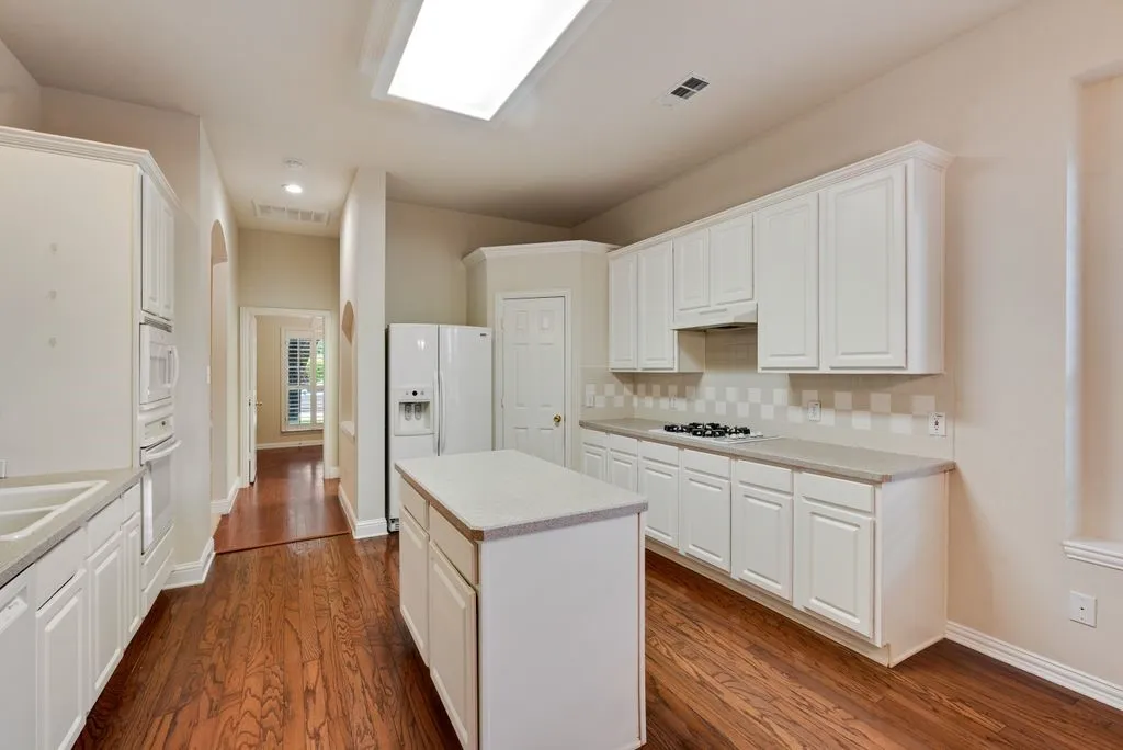 Single Family Residence For Sale in Collin County , 11781 Humberside Drive, Frisco, Texas 75035, 3 Bedroom, 2 Bathroom, 2 Garage spaces, 2,454 Sqft, built in 2000, mls#21324276, Real Estate Agent in Frisco, Homes For Sale in Collin county, Homes For Sale in Frisco, Realtor in Frisco Texas, Real Estate Brokerage Independent Realty Texas, Luminita Cordes Realtor