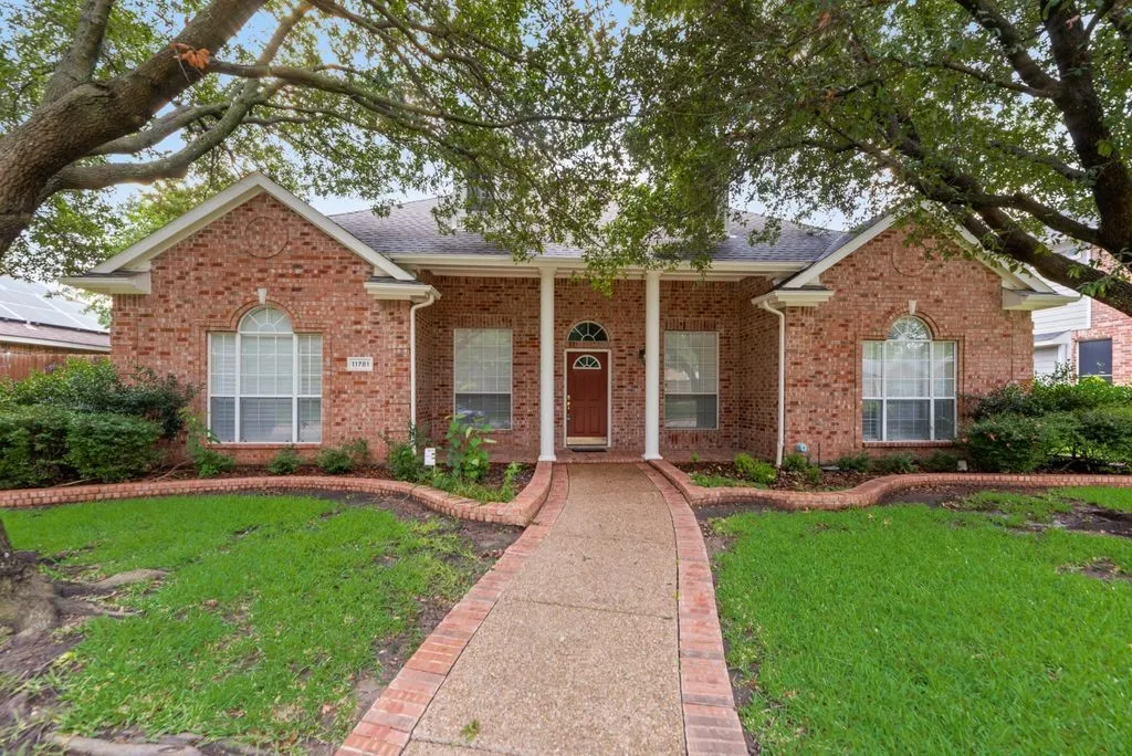 Single Family Residence For Sale in Collin County , 11781 Humberside Drive, Frisco, Texas 75035, 3 Bedroom, 2 Bathroom, 2 Garage spaces, 2,454 Sqft, built in 2000, mls#21324276, Real Estate Agent in Frisco, Homes For Sale in Collin county, Homes For Sale in Frisco, Realtor in Frisco Texas, Real Estate Brokerage Independent Realty Texas, Luminita Cordes Realtor