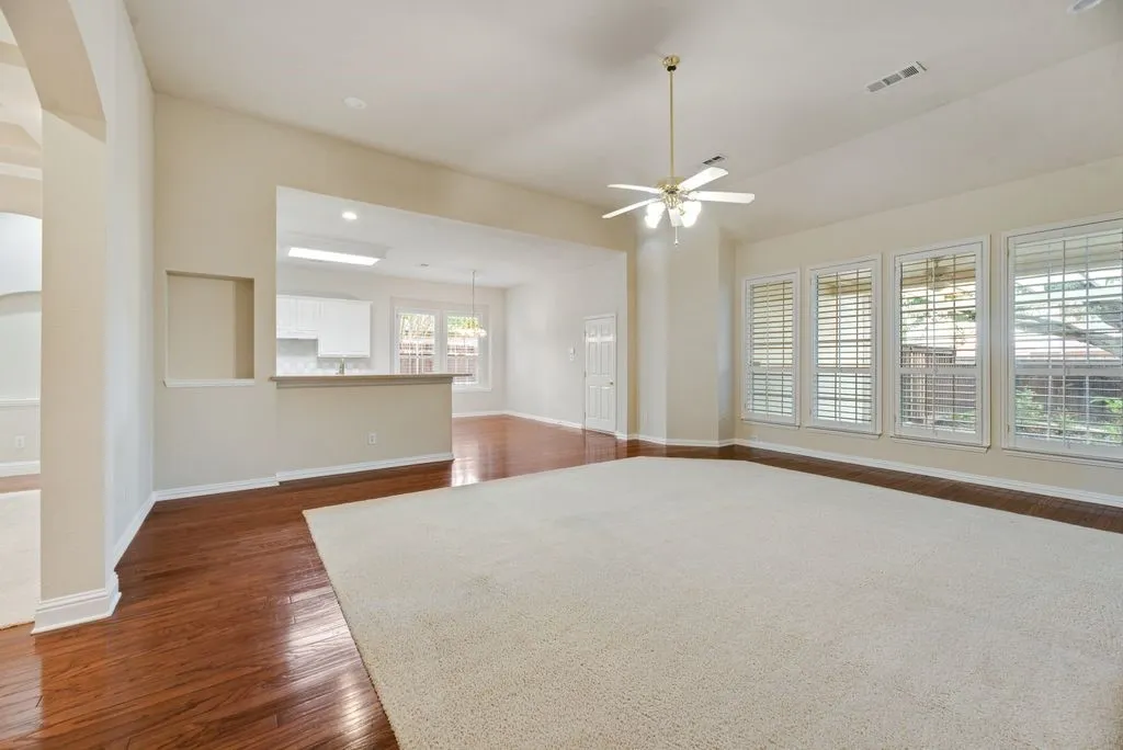 Single Family Residence For Sale in Collin County , 11781 Humberside Drive, Frisco, Texas 75035, 3 Bedroom, 2 Bathroom, 2 Garage spaces, 2,454 Sqft, built in 2000, mls#21324276, Real Estate Agent in Frisco, Homes For Sale in Collin county, Homes For Sale in Frisco, Realtor in Frisco Texas, Real Estate Brokerage Independent Realty Texas, Luminita Cordes Realtor