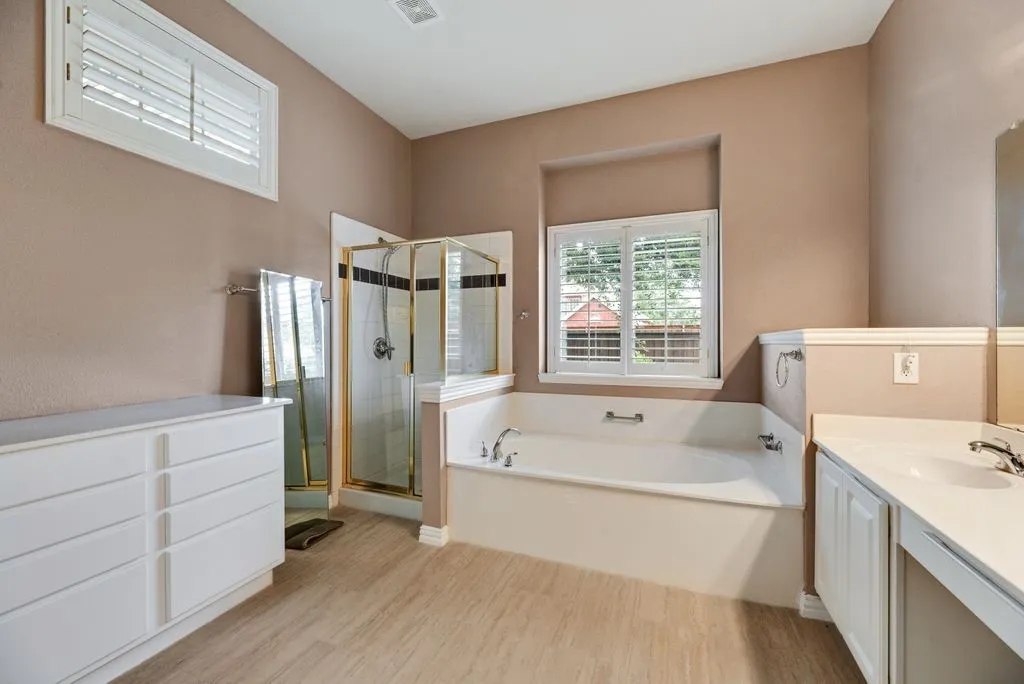 Single Family Residence For Sale in Collin County , 11781 Humberside Drive, Frisco, Texas 75035, 3 Bedroom, 2 Bathroom, 2 Garage spaces, 2,454 Sqft, built in 2000, mls#21324276, Real Estate Agent in Frisco, Homes For Sale in Collin county, Homes For Sale in Frisco, Realtor in Frisco Texas, Real Estate Brokerage Independent Realty Texas, Luminita Cordes Realtor