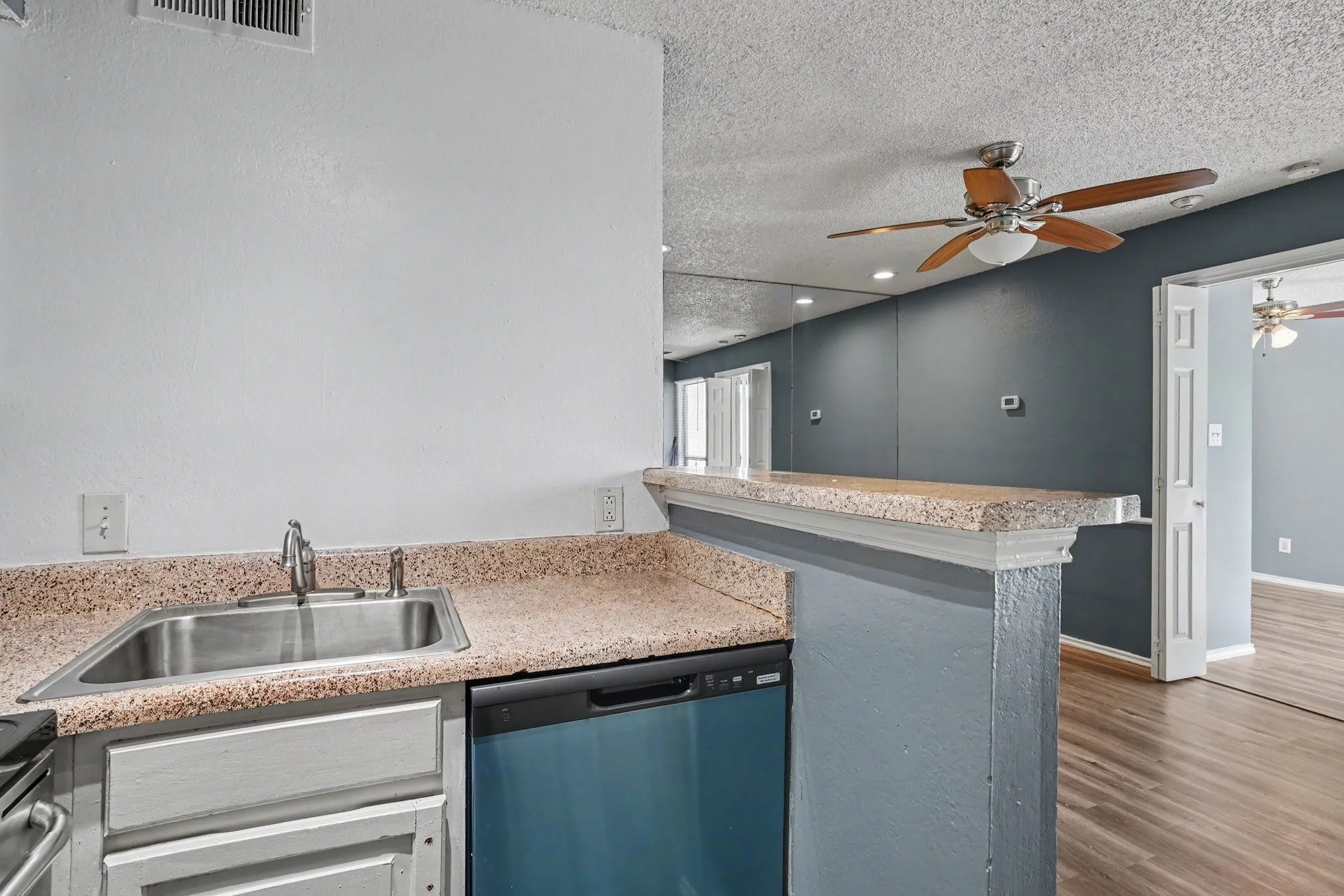 Condominium For Sale in Tarrant County , 2311 Balsam Drive H307, Arlington, Texas 76006, 1 Bedroom, 1 Bathroom, Garage spaces, 423 Sqft, built in 1981, mls#21347173, Real Estate Agent in Arlington, Homes For Sale in Tarrant county, Homes For Sale in Arlington, Realtor in Arlington Texas, Real Estate Brokerage Independent Realty Texas, Luminita Cordes Realtor