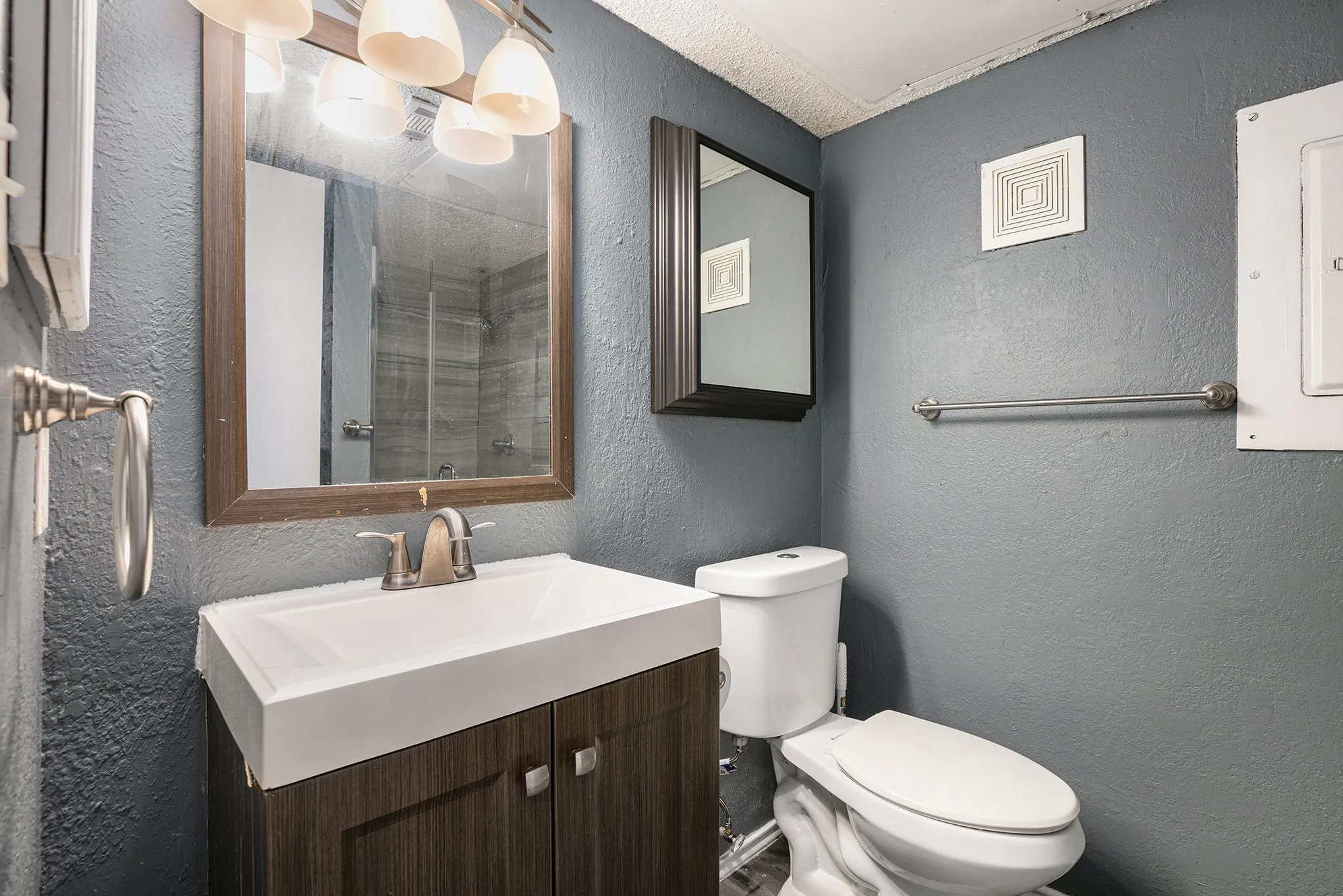 Condominium For Sale in Tarrant County , 2311 Balsam Drive H307, Arlington, Texas 76006, 1 Bedroom, 1 Bathroom, Garage spaces, 423 Sqft, built in 1981, mls#21347173, Real Estate Agent in Arlington, Homes For Sale in Tarrant county, Homes For Sale in Arlington, Realtor in Arlington Texas, Real Estate Brokerage Independent Realty Texas, Luminita Cordes Realtor