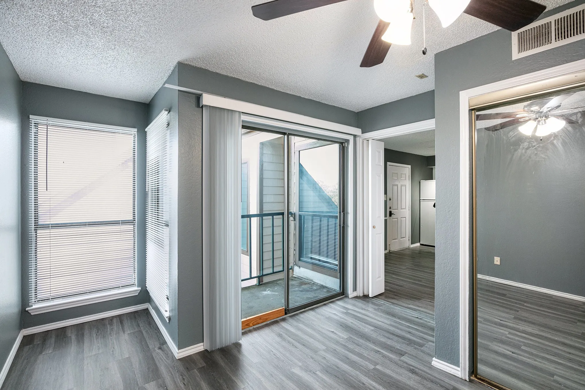 Condominium For Sale in Tarrant County , 2311 Balsam Drive H307, Arlington, Texas 76006, 1 Bedroom, 1 Bathroom, Garage spaces, 423 Sqft, built in 1981, mls#21347173, Real Estate Agent in Arlington, Homes For Sale in Tarrant county, Homes For Sale in Arlington, Realtor in Arlington Texas, Real Estate Brokerage Independent Realty Texas, Luminita Cordes Realtor