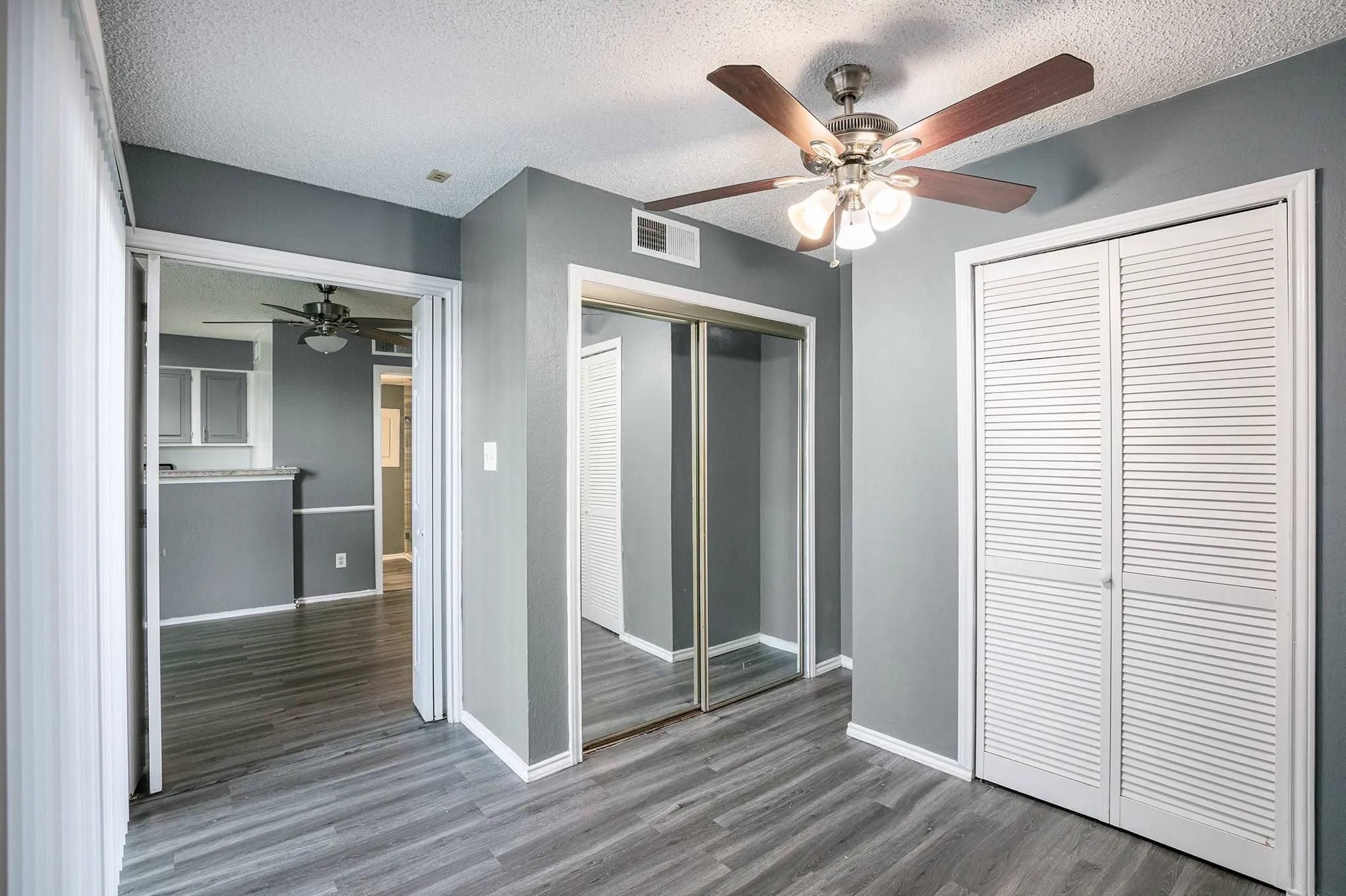 Condominium For Sale in Tarrant County , 2311 Balsam Drive H307, Arlington, Texas 76006, 1 Bedroom, 1 Bathroom, Garage spaces, 423 Sqft, built in 1981, mls#21347173, Real Estate Agent in Arlington, Homes For Sale in Tarrant county, Homes For Sale in Arlington, Realtor in Arlington Texas, Real Estate Brokerage Independent Realty Texas, Luminita Cordes Realtor