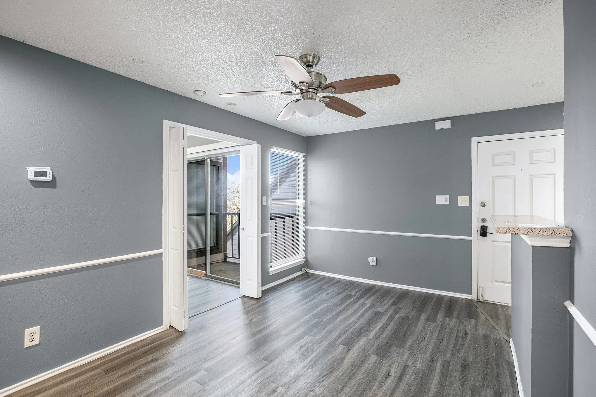 Condominium For Sale in Tarrant County , 2311 Balsam Drive H307, Arlington, Texas 76006, 1 Bedroom, 1 Bathroom, Garage spaces, 423 Sqft, built in 1981, mls#21347173, Real Estate Agent in Arlington, Homes For Sale in Tarrant county, Homes For Sale in Arlington, Realtor in Arlington Texas, Real Estate Brokerage Independent Realty Texas, Luminita Cordes Realtor