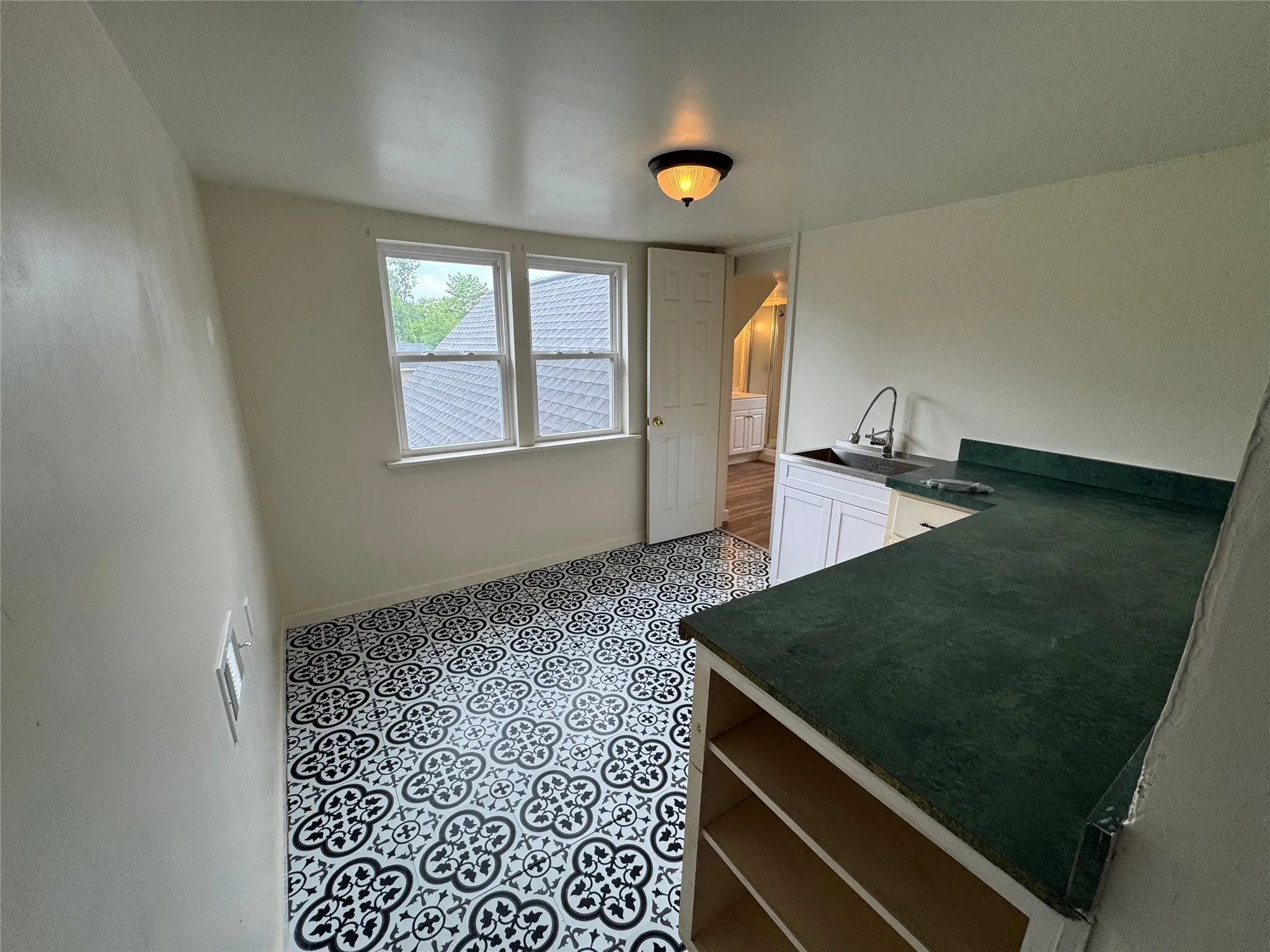 Single Family Residence For Sale in Fannin County , 610 W 6th Street, Bonham, Texas 75418, 5 Bedrooms, 3 Bathrooms, Garage spaces, 3,282 Sqft, built in 1897, Price $225,900, mls#21347041, Real Estate Agent in Bonham, Homes For Sale in Fannin county, Homes For Sale in Bonham, Realtor in Bonham Texas, Real Estate Brokerage Independent Realty Texas, Luminita Cordes Realtor
