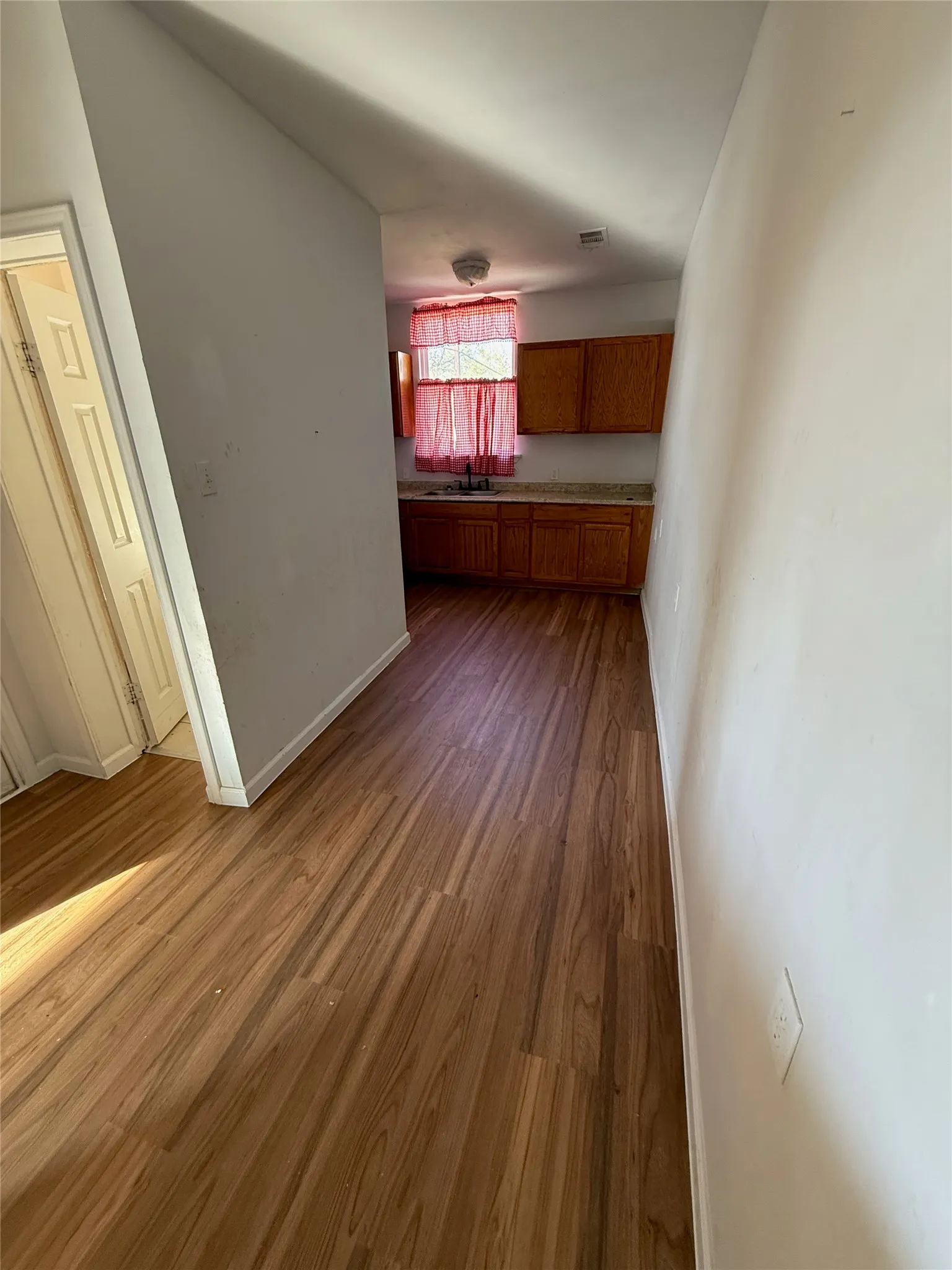 Single Family Residence For Sale in Fannin County , 610 W 6th Street, Bonham, Texas 75418, 5 Bedrooms, 3 Bathrooms, Garage spaces, 3,282 Sqft, built in 1897, Price $225,900, mls#21347041, Real Estate Agent in Bonham, Homes For Sale in Fannin county, Homes For Sale in Bonham, Realtor in Bonham Texas, Real Estate Brokerage Independent Realty Texas, Luminita Cordes Realtor
