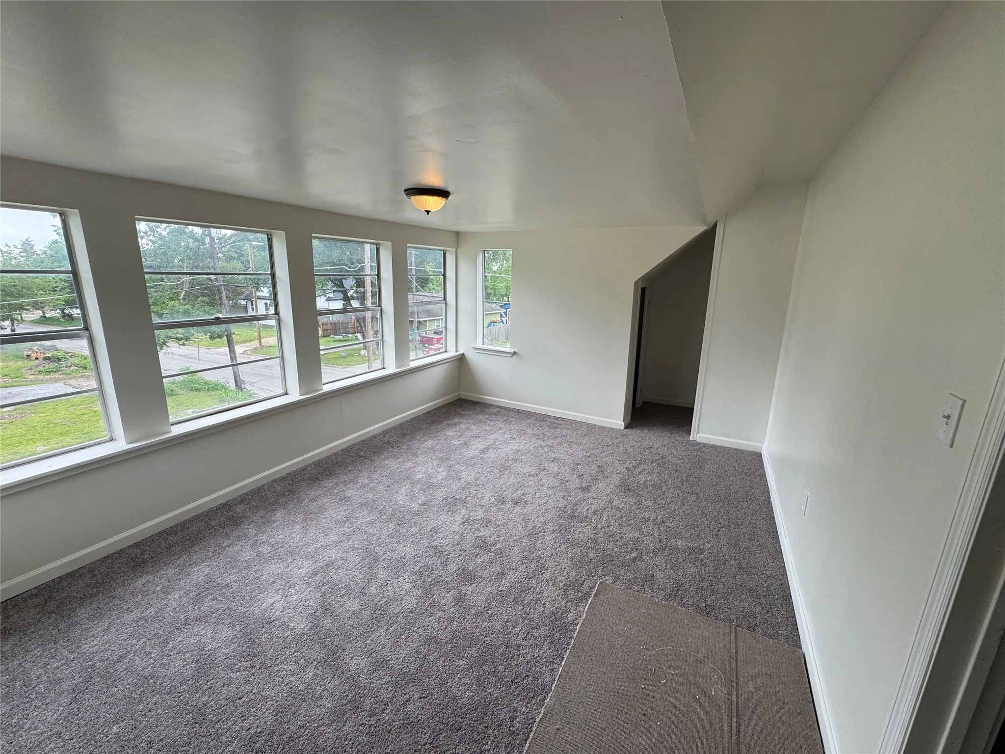 Single Family Residence For Sale in Fannin County , 610 W 6th Street, Bonham, Texas 75418, 5 Bedrooms, 3 Bathrooms, Garage spaces, 3,282 Sqft, built in 1897, Price $225,900, mls#21347041, Real Estate Agent in Bonham, Homes For Sale in Fannin county, Homes For Sale in Bonham, Realtor in Bonham Texas, Real Estate Brokerage Independent Realty Texas, Luminita Cordes Realtor