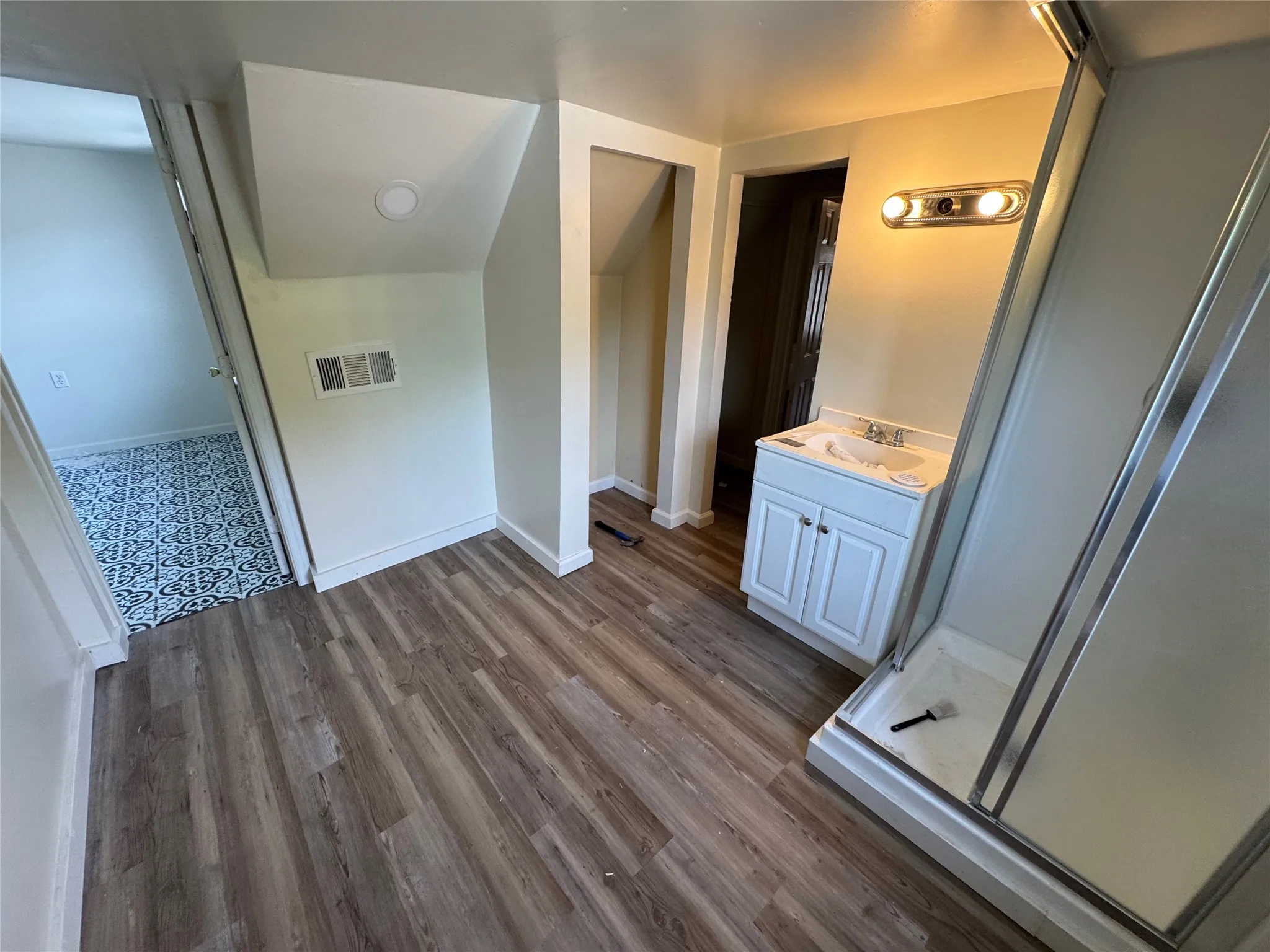 Single Family Residence For Sale in Fannin County , 610 W 6th Street, Bonham, Texas 75418, 5 Bedrooms, 3 Bathrooms, Garage spaces, 3,282 Sqft, built in 1897, Price $225,900, mls#21347041, Real Estate Agent in Bonham, Homes For Sale in Fannin county, Homes For Sale in Bonham, Realtor in Bonham Texas, Real Estate Brokerage Independent Realty Texas, Luminita Cordes Realtor