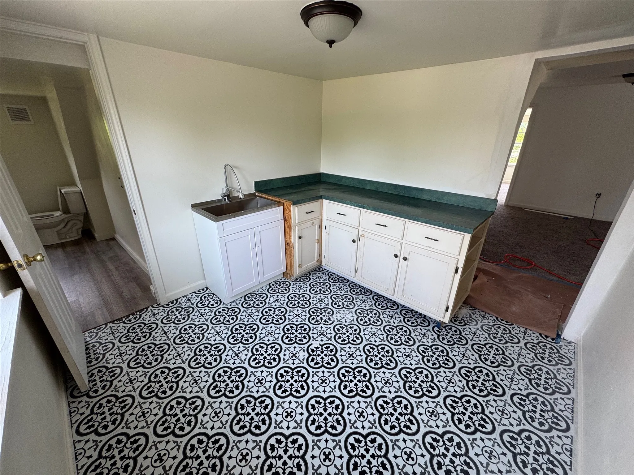 Single Family Residence For Sale in Fannin County , 610 W 6th Street, Bonham, Texas 75418, 5 Bedrooms, 3 Bathrooms, Garage spaces, 3,282 Sqft, built in 1897, Price $225,900, mls#21347041, Real Estate Agent in Bonham, Homes For Sale in Fannin county, Homes For Sale in Bonham, Realtor in Bonham Texas, Real Estate Brokerage Independent Realty Texas, Luminita Cordes Realtor