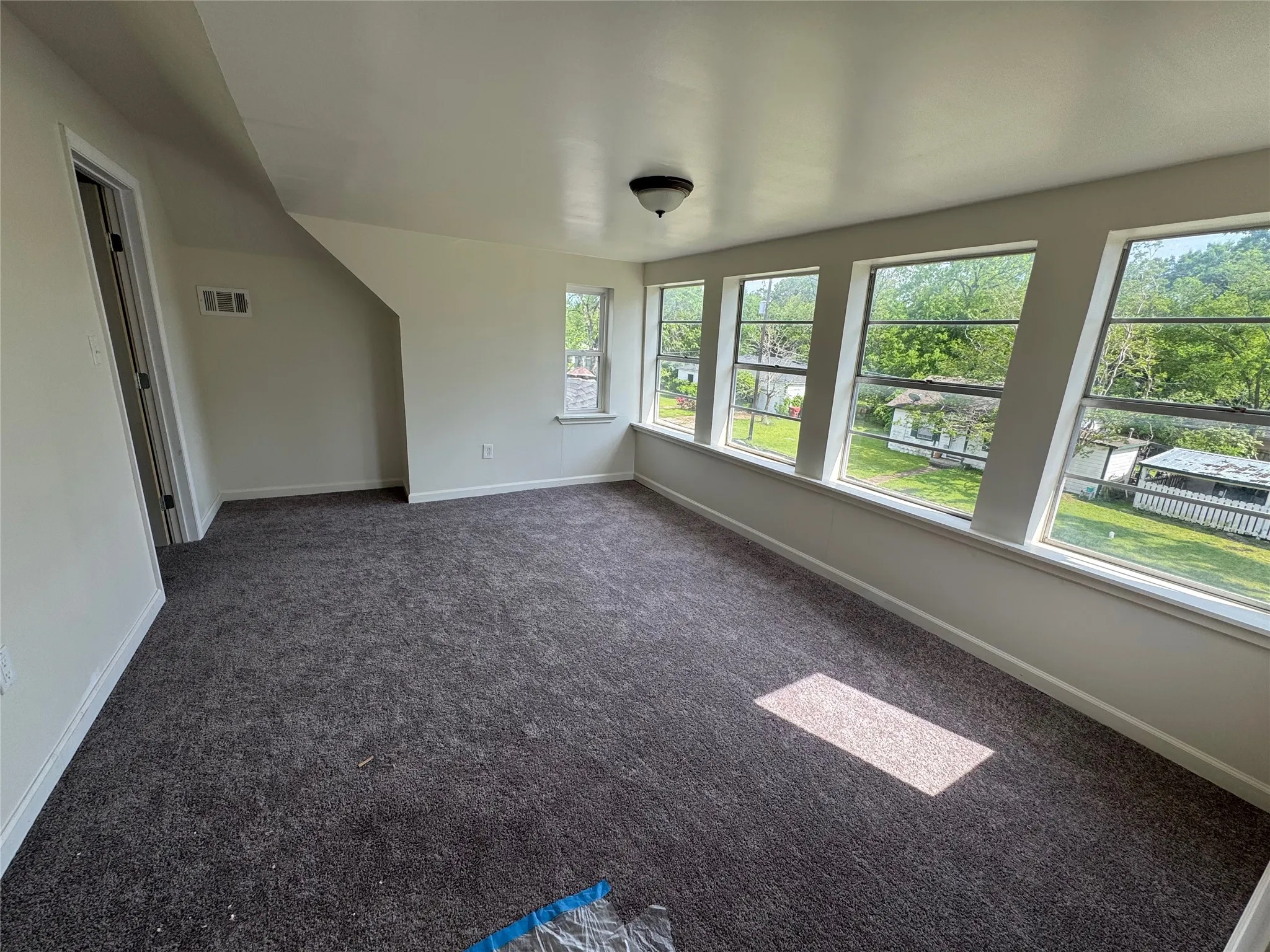 Single Family Residence For Sale in Fannin County , 610 W 6th Street, Bonham, Texas 75418, 5 Bedrooms, 3 Bathrooms, Garage spaces, 3,282 Sqft, built in 1897, Price $225,900, mls#21347041, Real Estate Agent in Bonham, Homes For Sale in Fannin county, Homes For Sale in Bonham, Realtor in Bonham Texas, Real Estate Brokerage Independent Realty Texas, Luminita Cordes Realtor