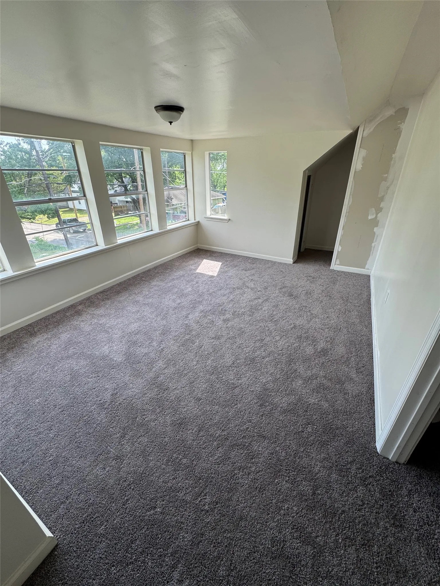 Single Family Residence For Sale in Fannin County , 610 W 6th Street, Bonham, Texas 75418, 5 Bedrooms, 3 Bathrooms, Garage spaces, 3,282 Sqft, built in 1897, Price $225,900, mls#21347041, Real Estate Agent in Bonham, Homes For Sale in Fannin county, Homes For Sale in Bonham, Realtor in Bonham Texas, Real Estate Brokerage Independent Realty Texas, Luminita Cordes Realtor