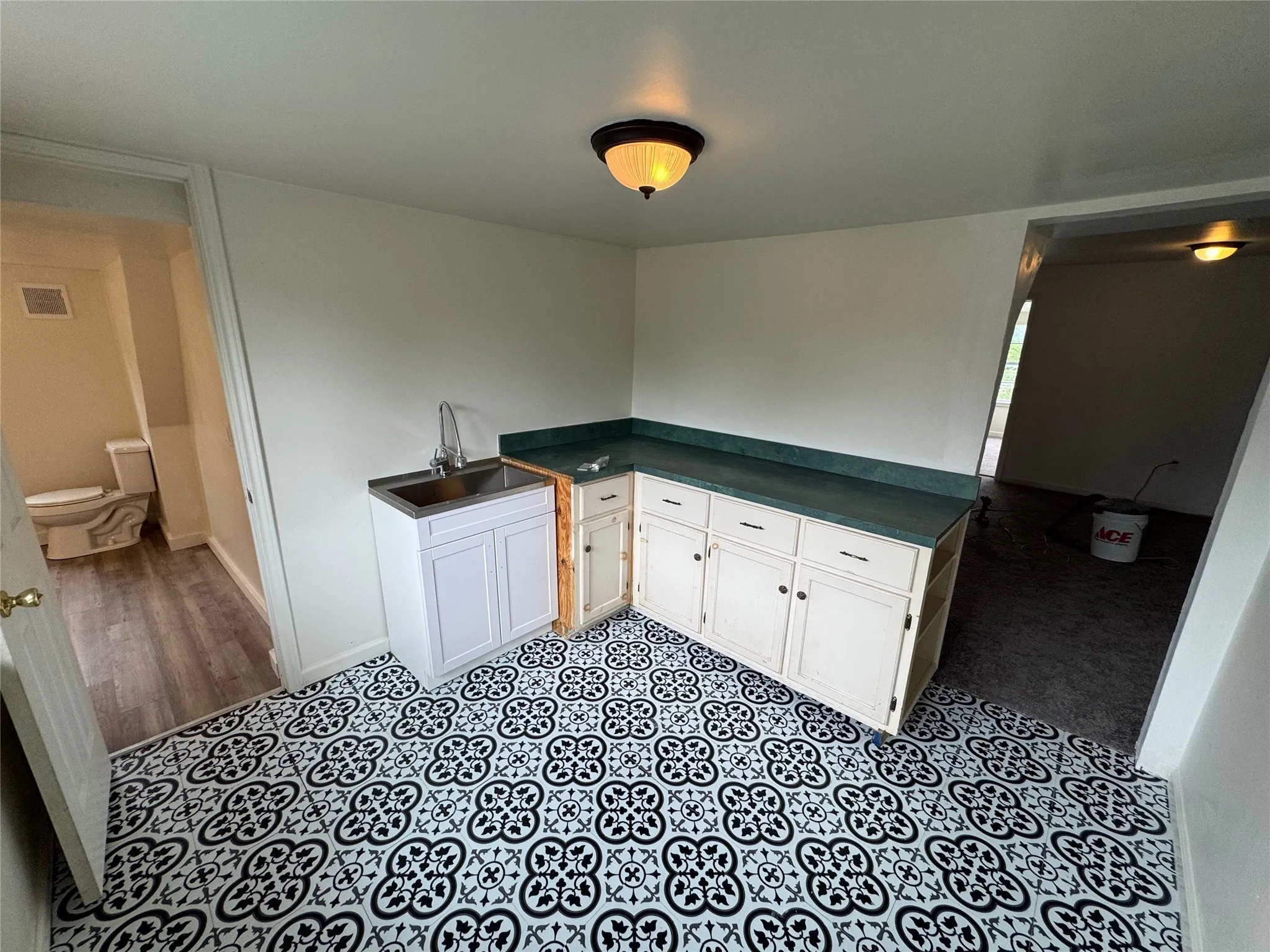 Single Family Residence For Sale in Fannin County , 610 W 6th Street, Bonham, Texas 75418, 5 Bedrooms, 3 Bathrooms, Garage spaces, 3,282 Sqft, built in 1897, Price $225,900, mls#21347041, Real Estate Agent in Bonham, Homes For Sale in Fannin county, Homes For Sale in Bonham, Realtor in Bonham Texas, Real Estate Brokerage Independent Realty Texas, Luminita Cordes Realtor