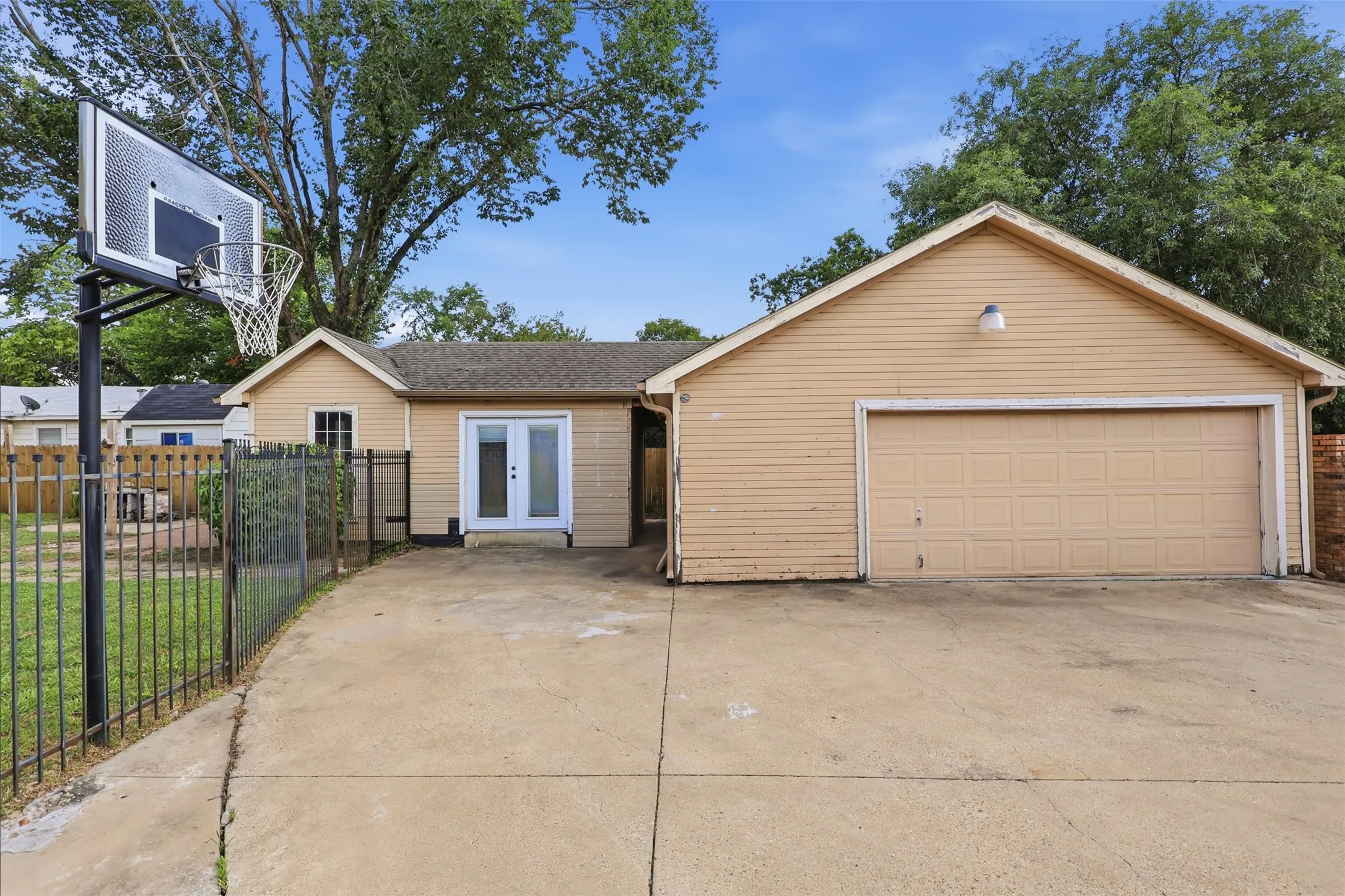 Duplex For Sale in Dallas County , 3129 New Haven Street, Irving, Texas 75062, 5 Bedroom, 4 Bathroom, 2 Garage spaces, 0 Sqft, built in 1953, mls#21347127, Real Estate Agent in Irving, Homes For Sale in Dallas county, Homes For Sale in Irving, Realtor in Irving Texas, Real Estate Brokerage Independent Realty Texas, Luminita Cordes Realtor
