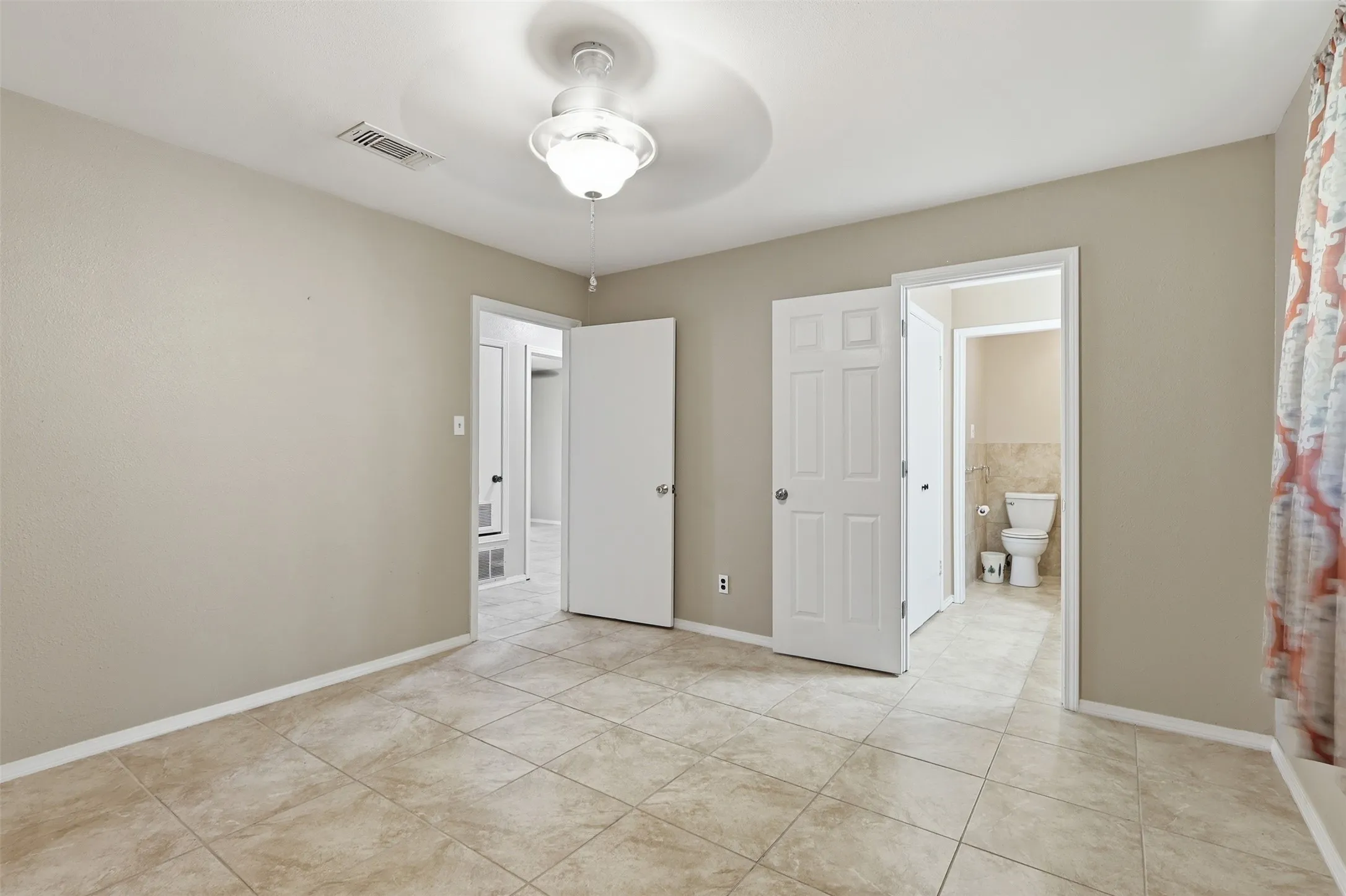 Single Family Residence For Sale in Titus County , 108 Brenda Dr., Mt Pleasant, Texas 75455, 3 Bedroom, 2 Bathroom, 2 Garage spaces, 1,550 Sqft, built in 1974, mls#21346787, Real Estate Agent in Mt Pleasant, Homes For Sale in Titus county, Homes For Sale in Mt Pleasant, Realtor in Mt Pleasant Texas, Real Estate Brokerage Independent Realty Texas, Luminita Cordes Realtor