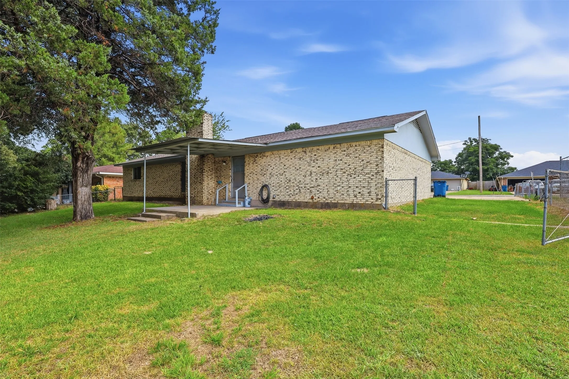Single Family Residence For Sale in Titus County , 108 Brenda Dr., Mt Pleasant, Texas 75455, 3 Bedroom, 2 Bathroom, 2 Garage spaces, 1,550 Sqft, built in 1974, mls#21346787, Real Estate Agent in Mt Pleasant, Homes For Sale in Titus county, Homes For Sale in Mt Pleasant, Realtor in Mt Pleasant Texas, Real Estate Brokerage Independent Realty Texas, Luminita Cordes Realtor