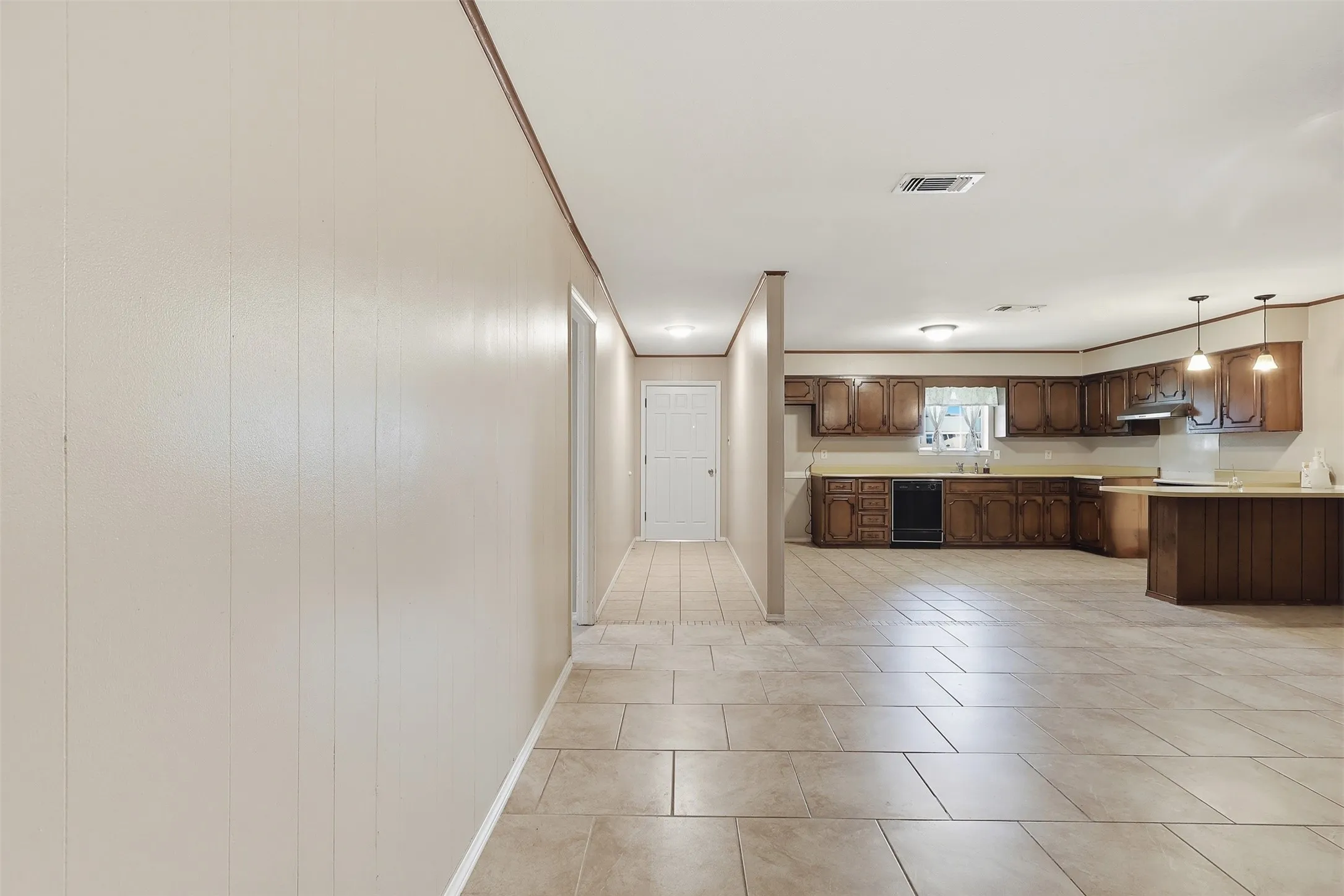 Single Family Residence For Sale in Titus County , 108 Brenda Dr., Mt Pleasant, Texas 75455, 3 Bedroom, 2 Bathroom, 2 Garage spaces, 1,550 Sqft, built in 1974, mls#21346787, Real Estate Agent in Mt Pleasant, Homes For Sale in Titus county, Homes For Sale in Mt Pleasant, Realtor in Mt Pleasant Texas, Real Estate Brokerage Independent Realty Texas, Luminita Cordes Realtor