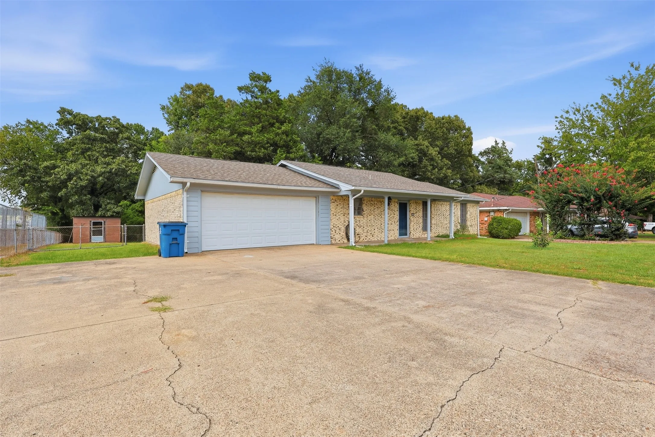 Single Family Residence For Sale in Titus County , 108 Brenda Dr., Mt Pleasant, Texas 75455, 3 Bedroom, 2 Bathroom, 2 Garage spaces, 1,550 Sqft, built in 1974, mls#21346787, Real Estate Agent in Mt Pleasant, Homes For Sale in Titus county, Homes For Sale in Mt Pleasant, Realtor in Mt Pleasant Texas, Real Estate Brokerage Independent Realty Texas, Luminita Cordes Realtor